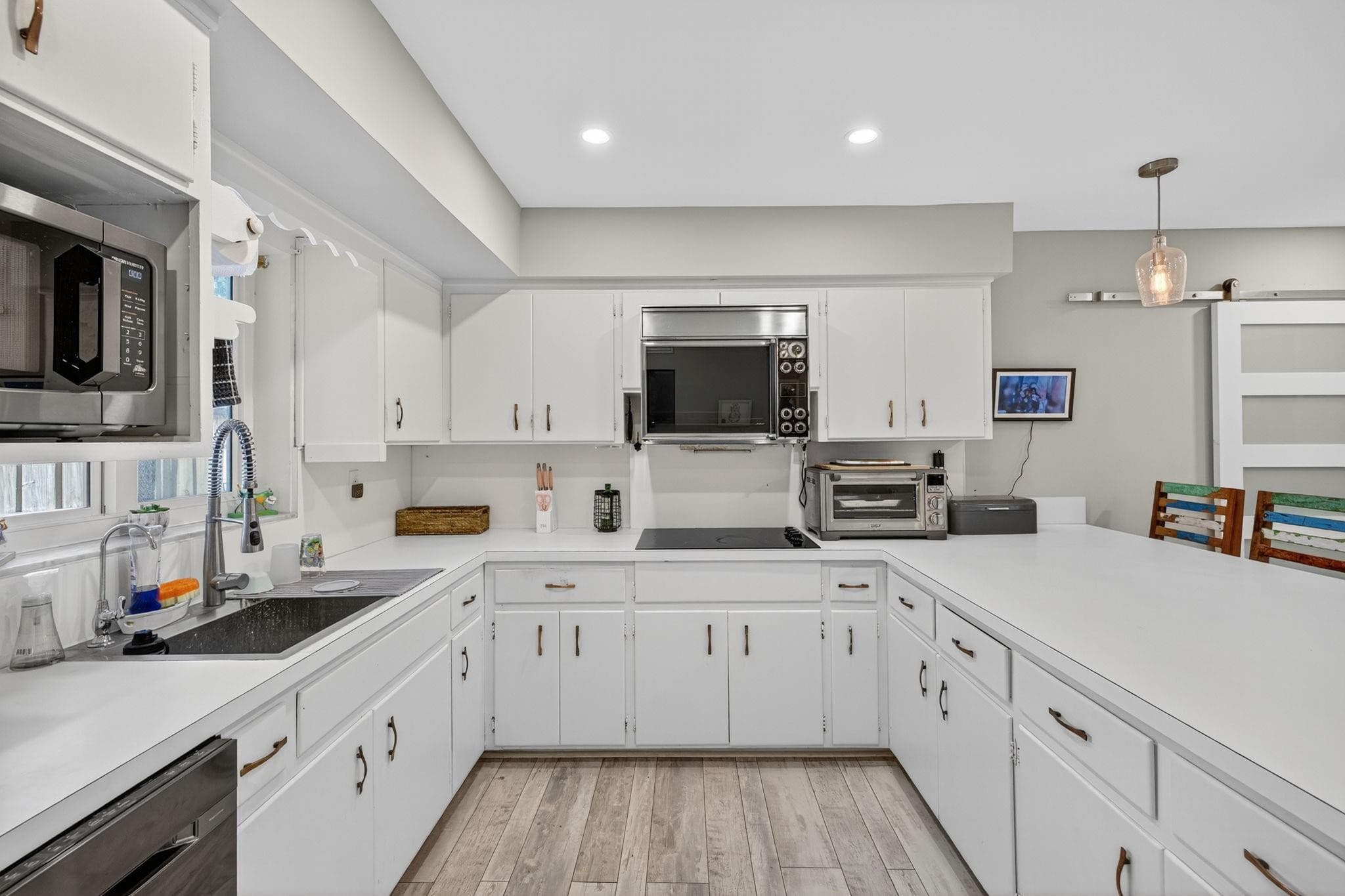 1570 NE 30th Place, Oakland Park, FL 33334 — photo 18 of 76