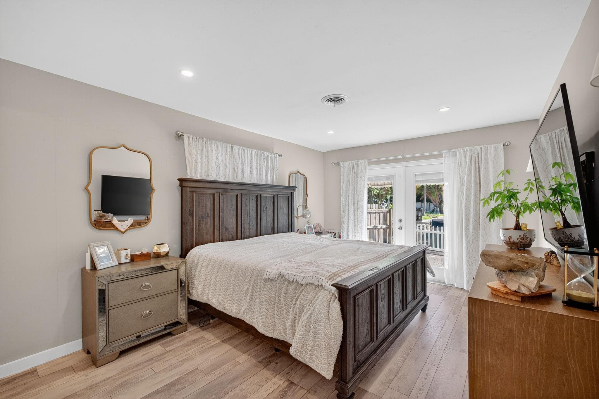 1570 NE 30th Place, Oakland Park, FL 33334 — photo 27 of 76