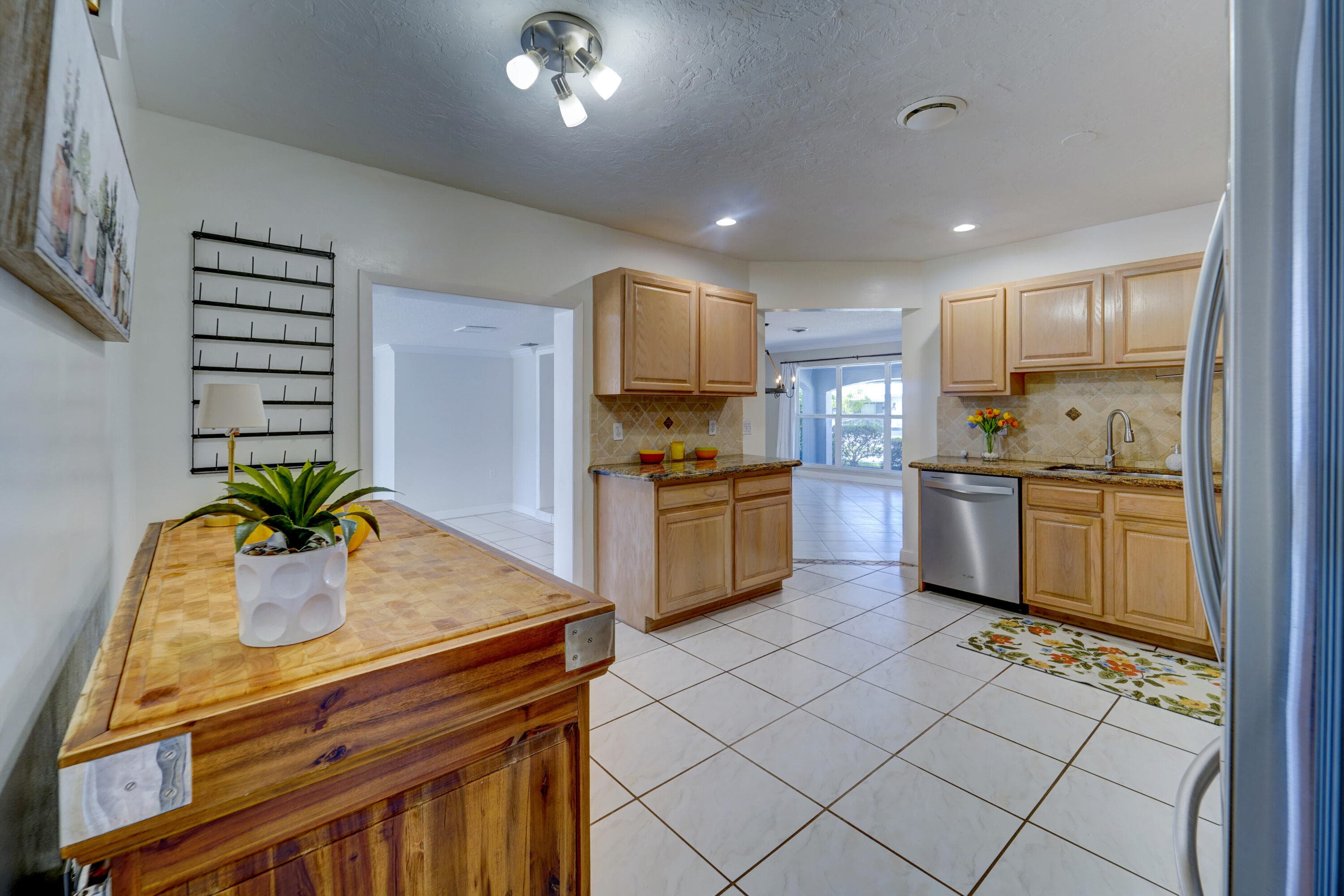 270 SE 3rd Avenue, Pompano Beach, FL 33060 — photo 12 of 43