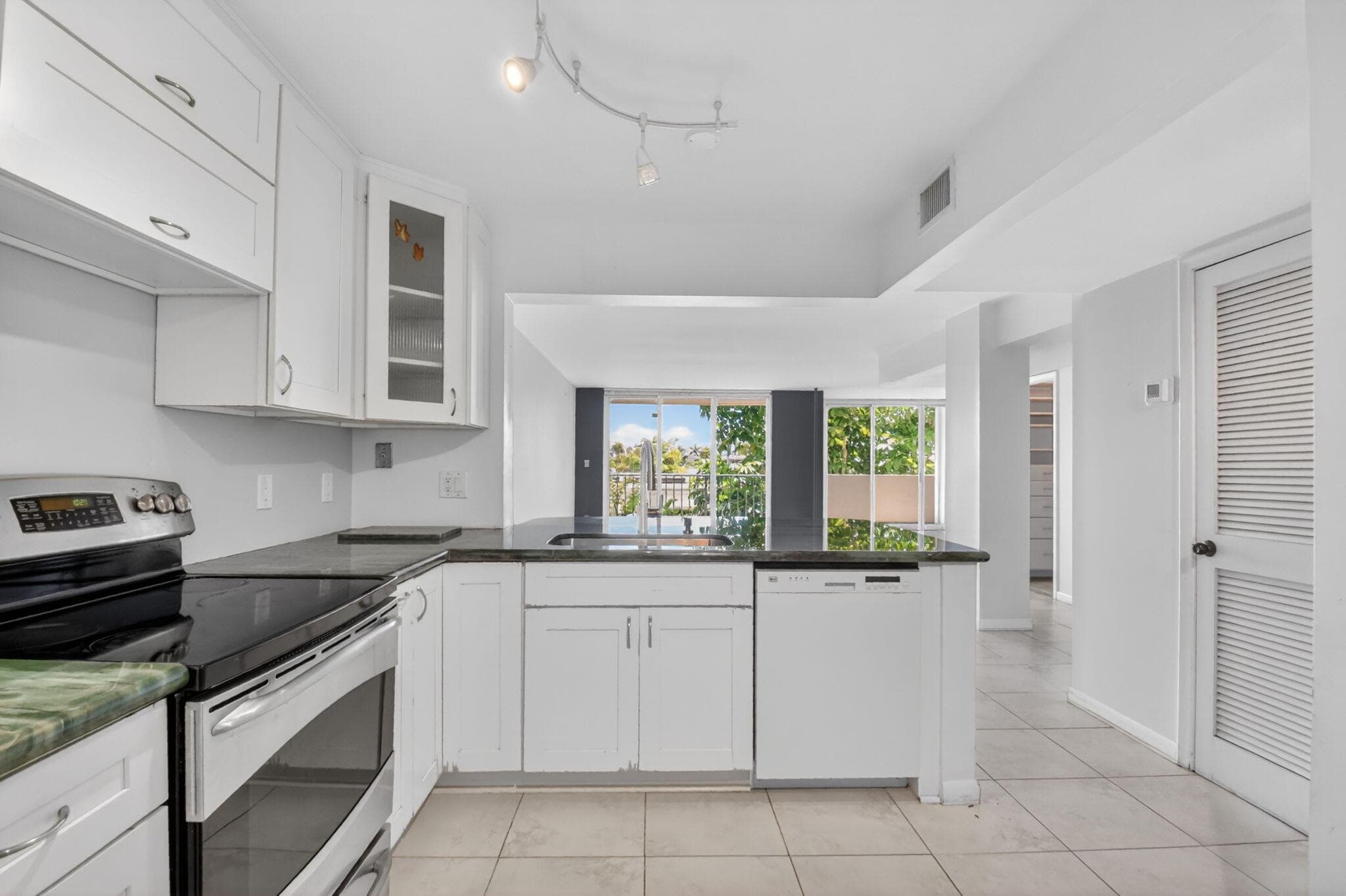 3581 S Ocean Boulevard 3c, South Palm Beach, FL 33480 — photo 14 of 28