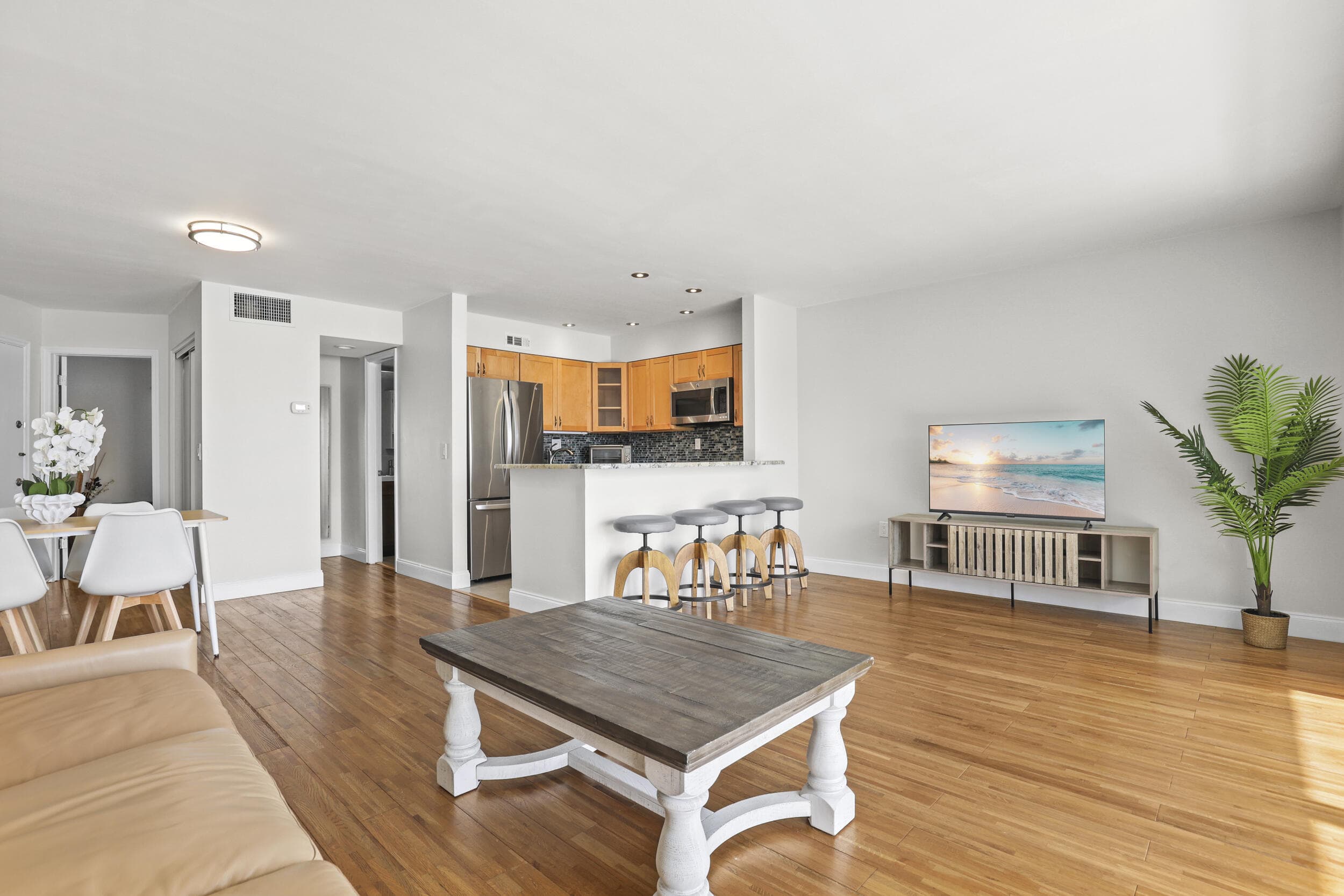 2936 Lake Shore Drive 204, West Palm Beach, FL 33404 — photo 12 of 34