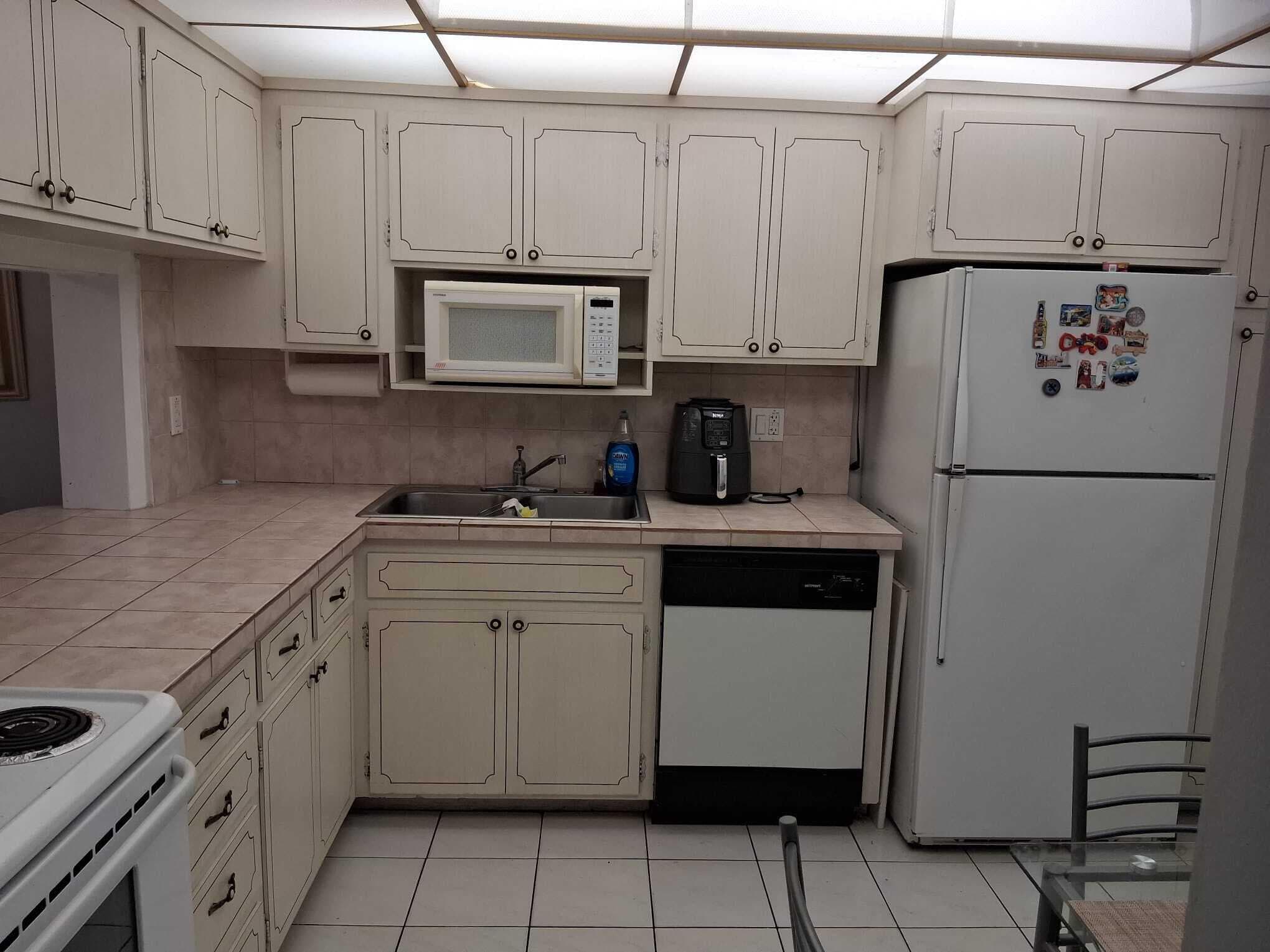 329 SE 3rd Street 302s, Hallandale Beach, FL 33009 — photo 22 of 23