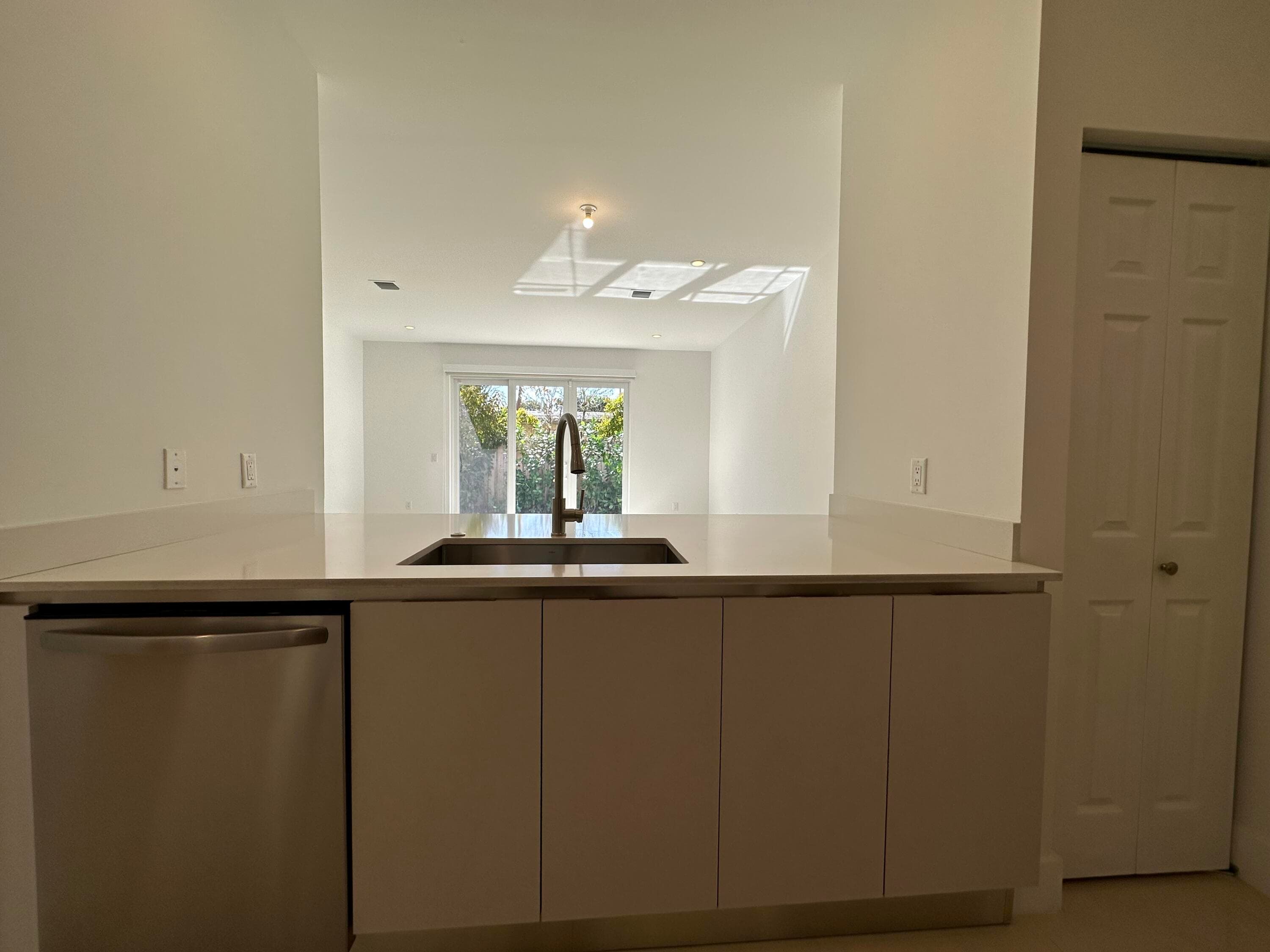 815 NE 17th Avenue 2, Fort Lauderdale, FL 33304 — photo 5 of 27