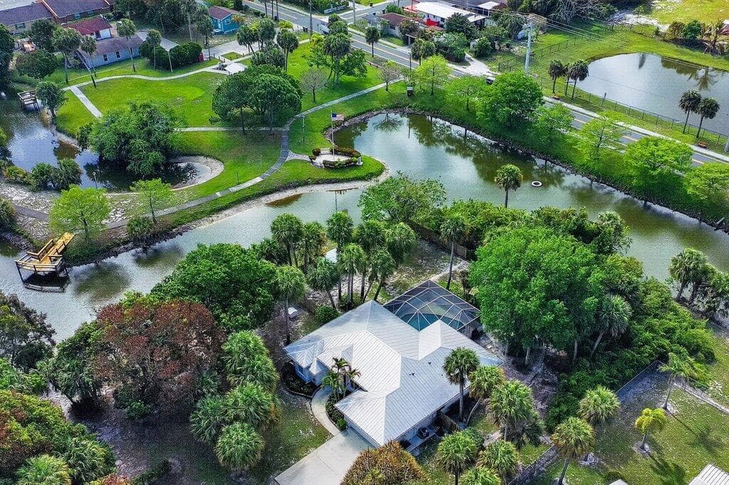 612 SE 6th Street, Stuart, FL 34994 — photo 11 of 50