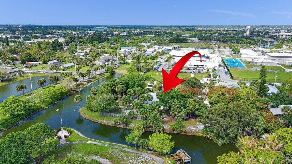 612 SE 6th Street, Stuart, FL 34994 — photo 4 of 50