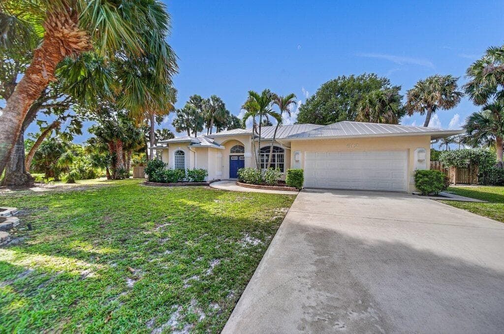 612 SE 6th Street, Stuart, FL 34994 — photo 6 of 50