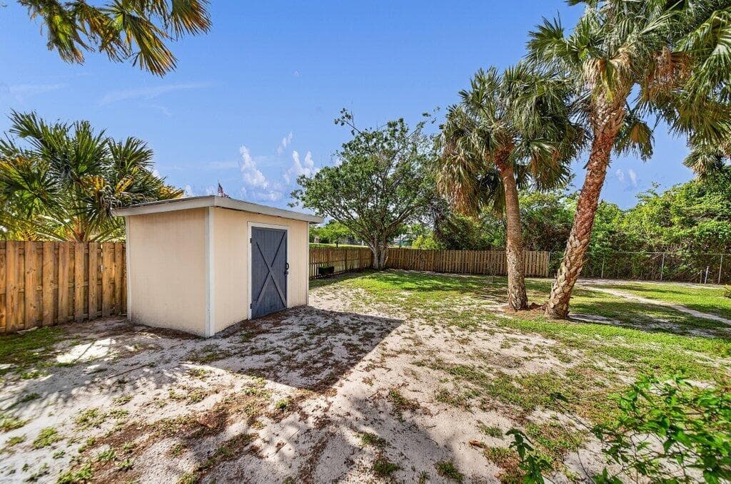 612 SE 6th Street, Stuart, FL 34994 — photo 43 of 50