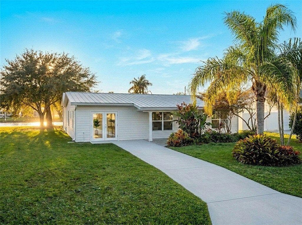 241 14th Place, Vero Beach, FL 32960 — photo 1 of 18