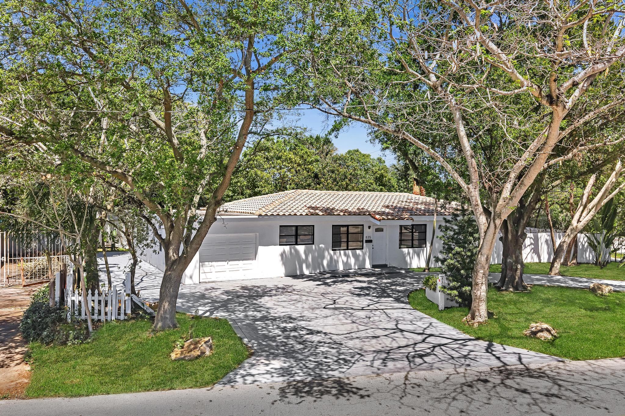 835 NE 16th Street, Fort Lauderdale, FL 33304 — photo 1 of 32