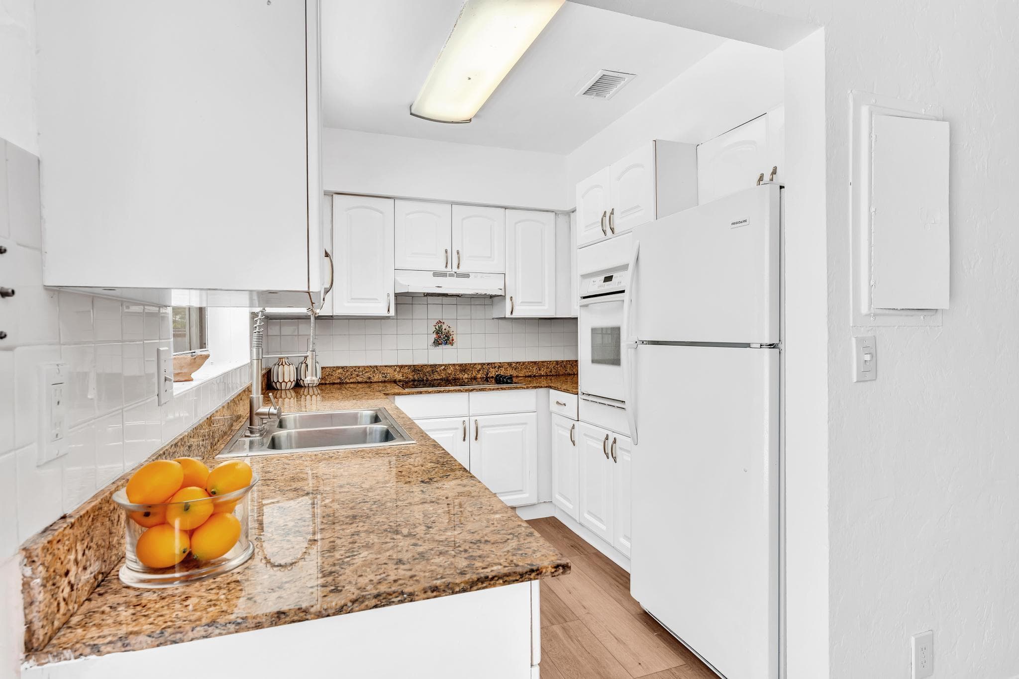 835 NE 16th Street, Fort Lauderdale, FL 33304 — photo 8 of 32