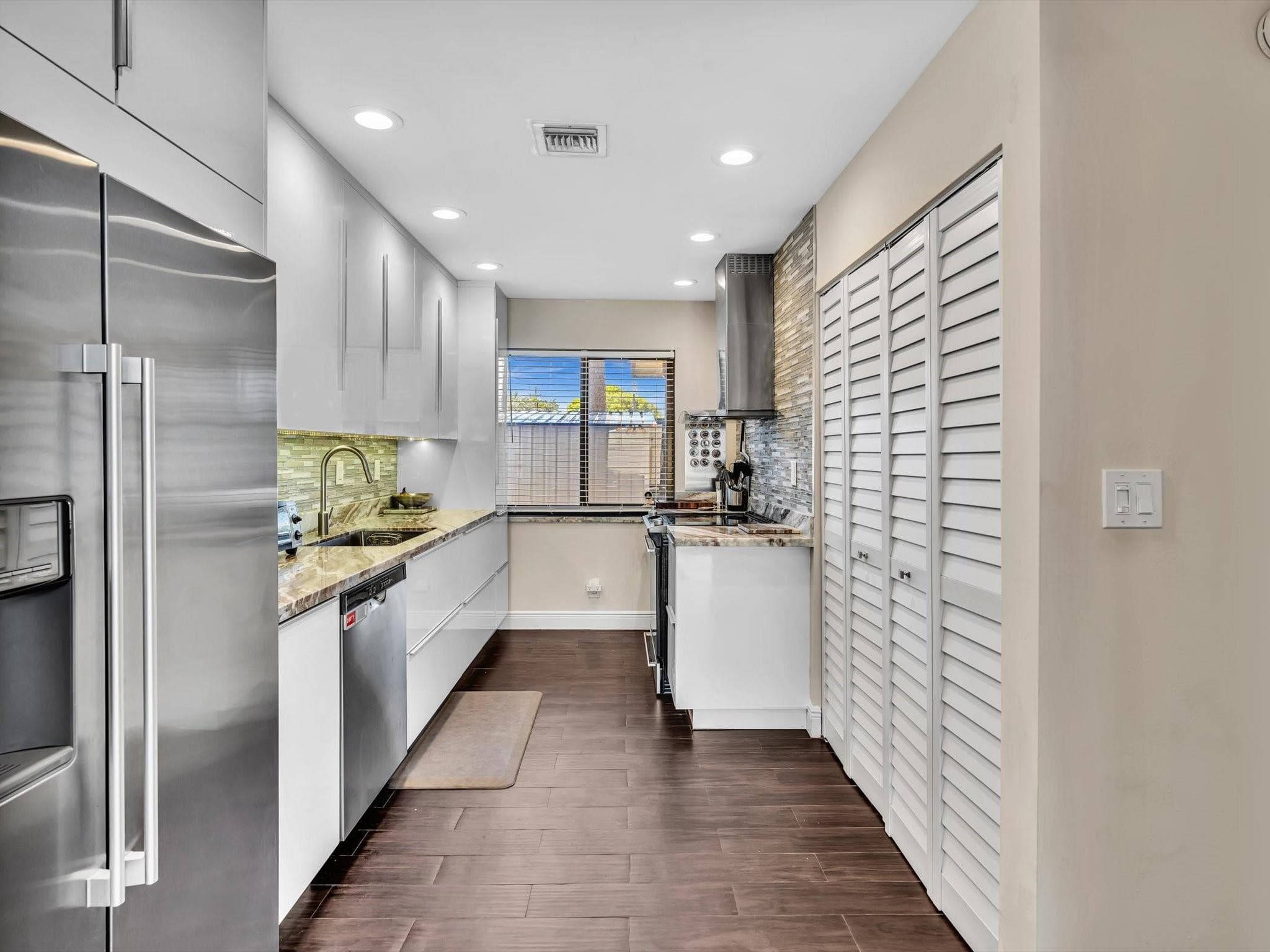 3432 NE 16th Avenue, Oakland Park, FL 33334 — photo 19 of 68