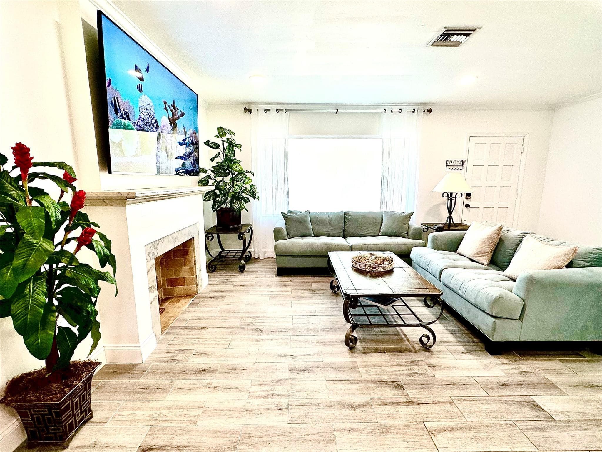 1742 NE 7th Street, Fort Lauderdale, FL 33304 — photo 3 of 33
