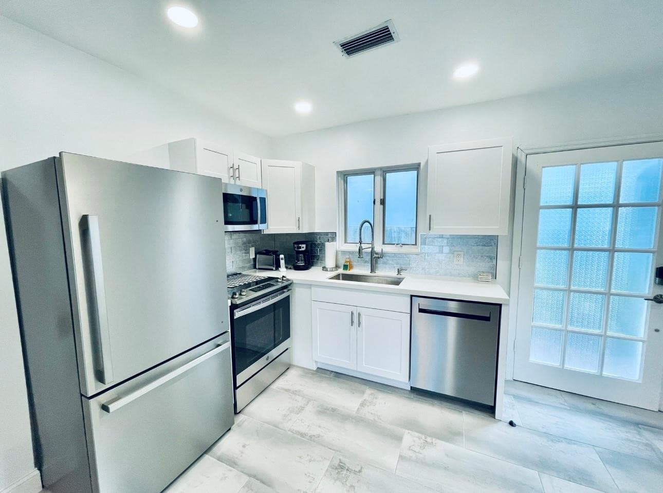 1742 NE 7th Street, Fort Lauderdale, FL 33304 — photo 20 of 33
