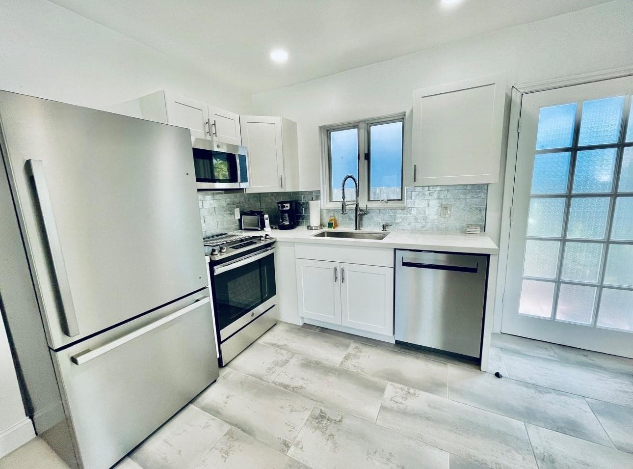 1742 NE 7th Street, Fort Lauderdale, FL 33304 — photo 24 of 33