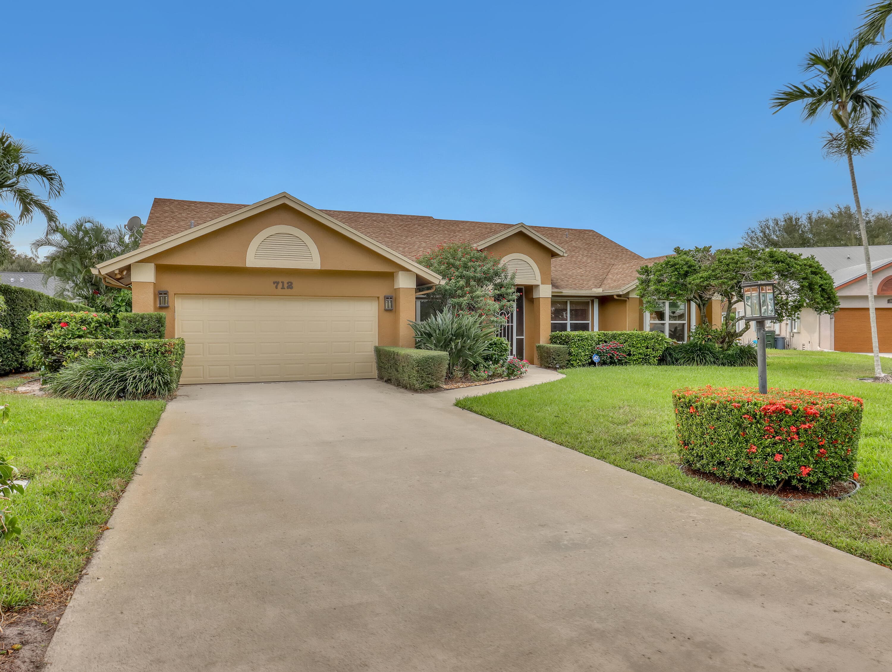 712 Golf Court, Delray Beach, FL 33445 — photo 1 of 93