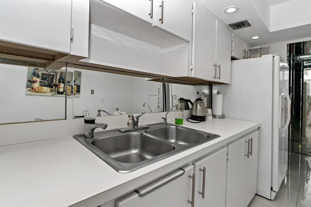 1880 S Ocean Drive Ts705, Hallandale Beach, FL 33009 — photo 19 of 53