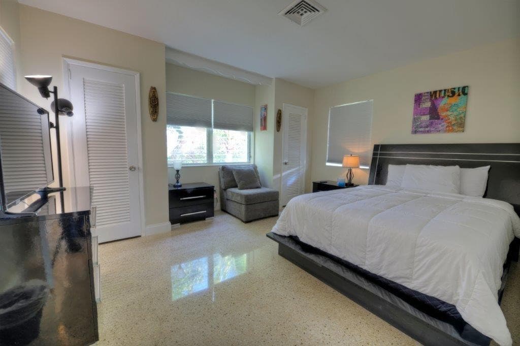 3201 NE 23rd Street, Fort Lauderdale, FL 33305 — photo 7 of 23