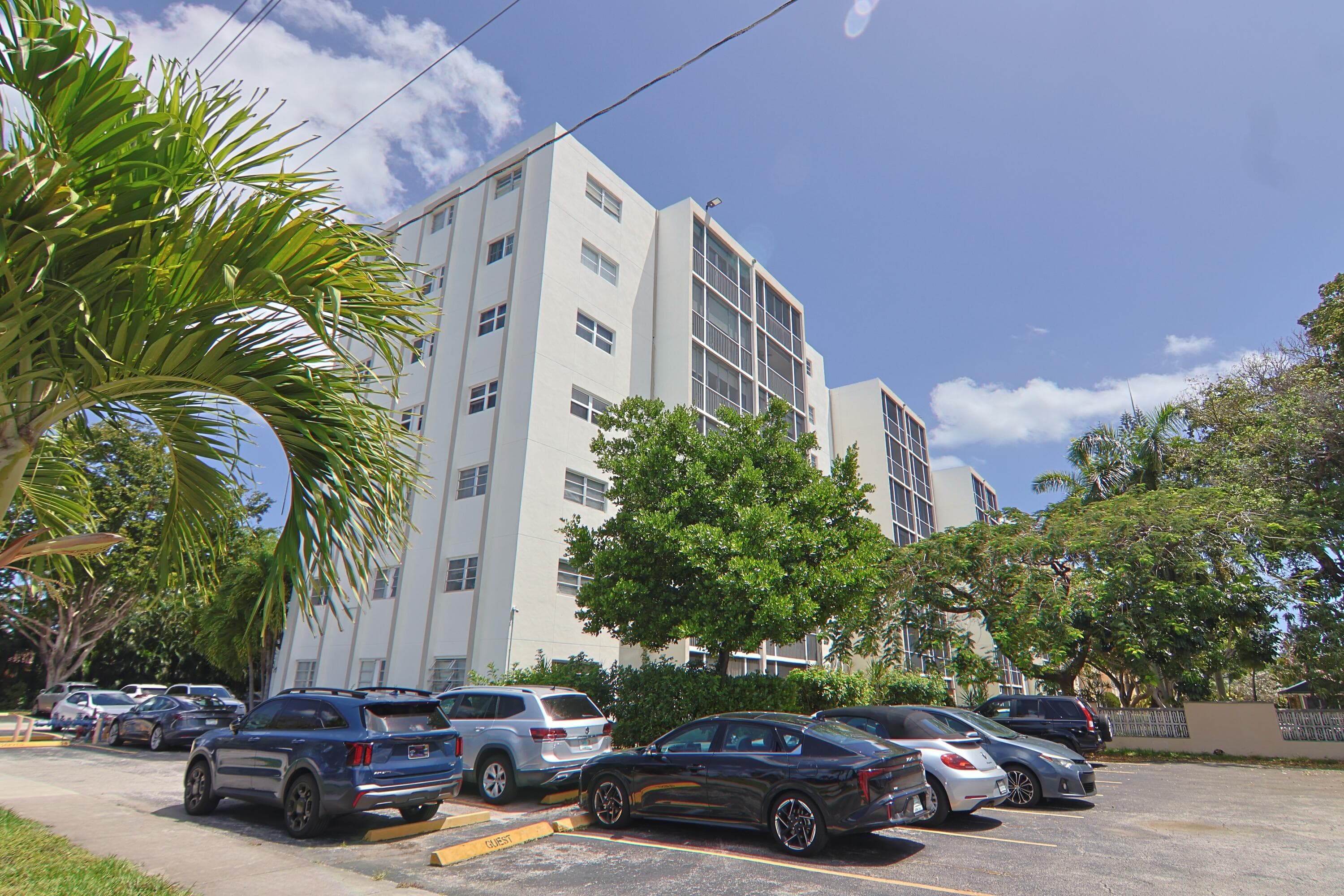 1000 NE 12th Avenue 106, Hallandale Beach, FL 33009 — photo 40 of 61