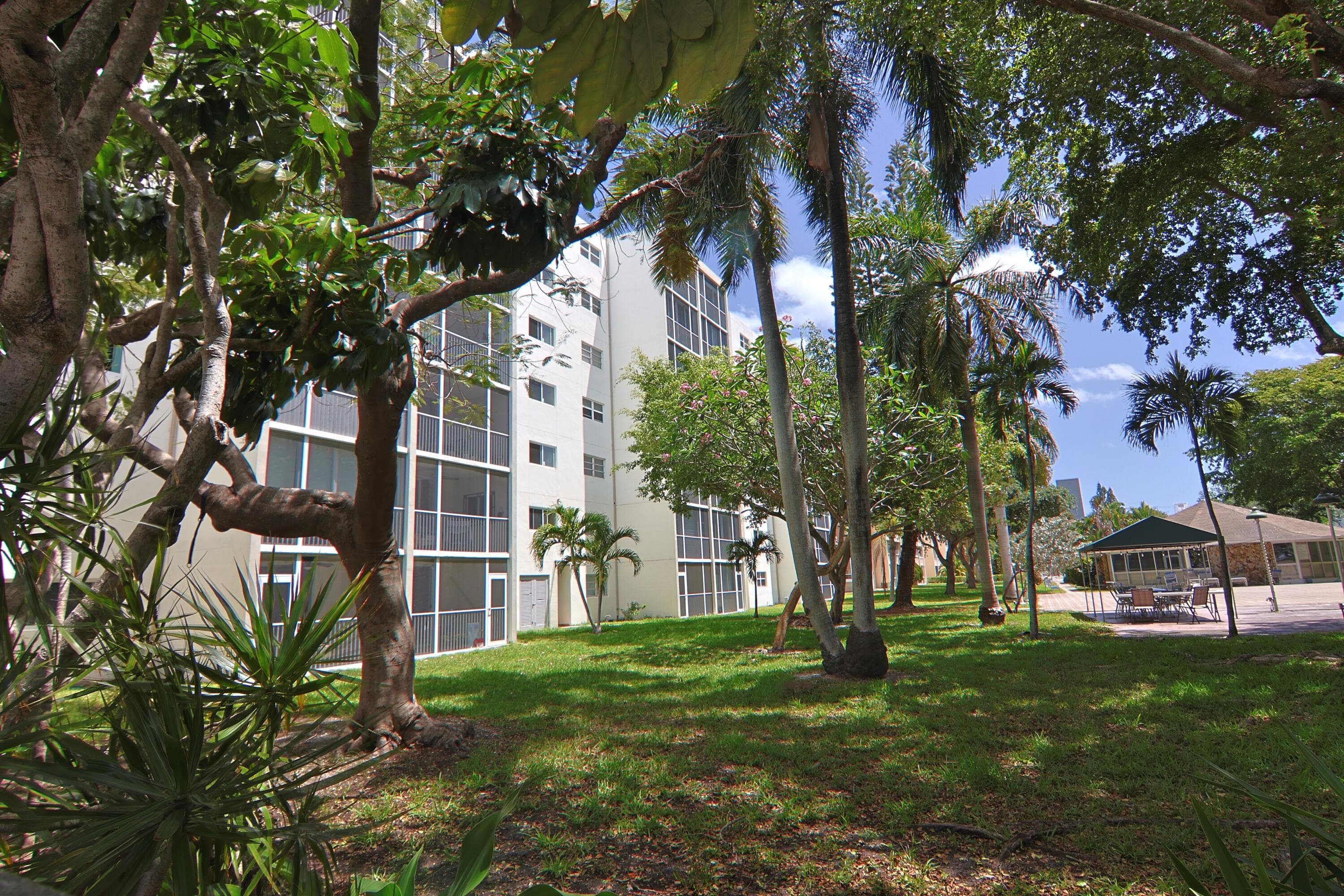1000 NE 12th Avenue 106, Hallandale Beach, FL 33009 — photo 41 of 61