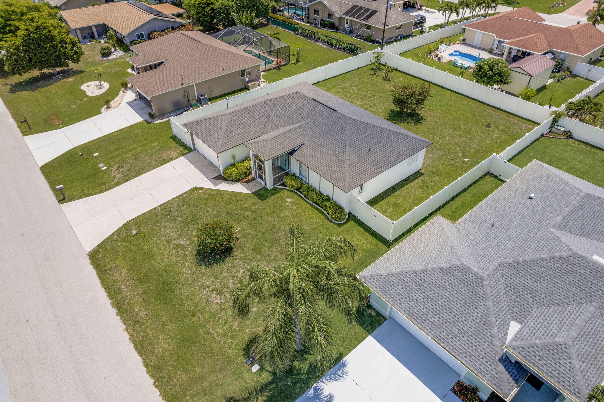 610 SE 21st Lane, Cape Coral, FL 33990 — photo 5 of 38
