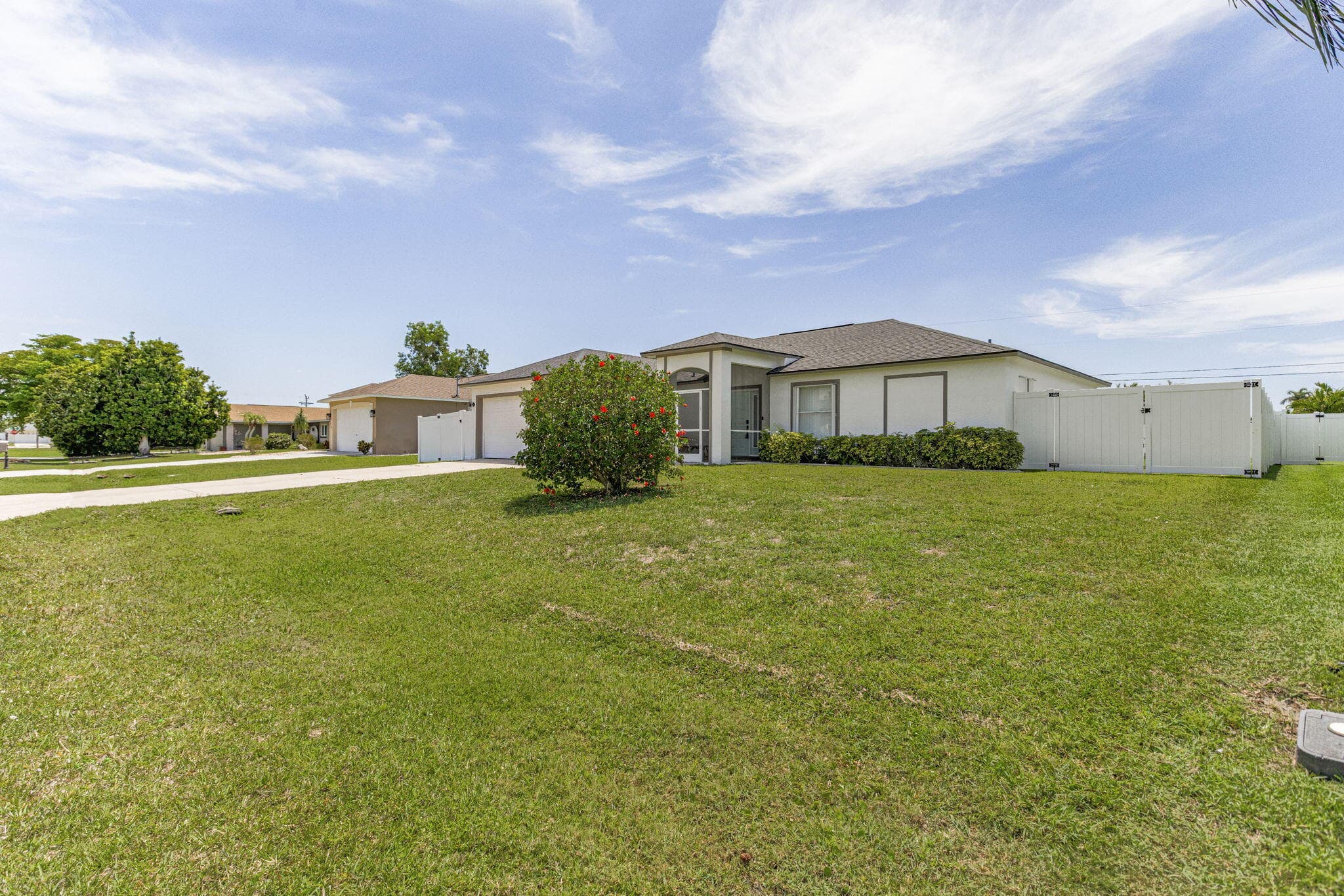 610 SE 21st Lane, Cape Coral, FL 33990 — photo 8 of 38