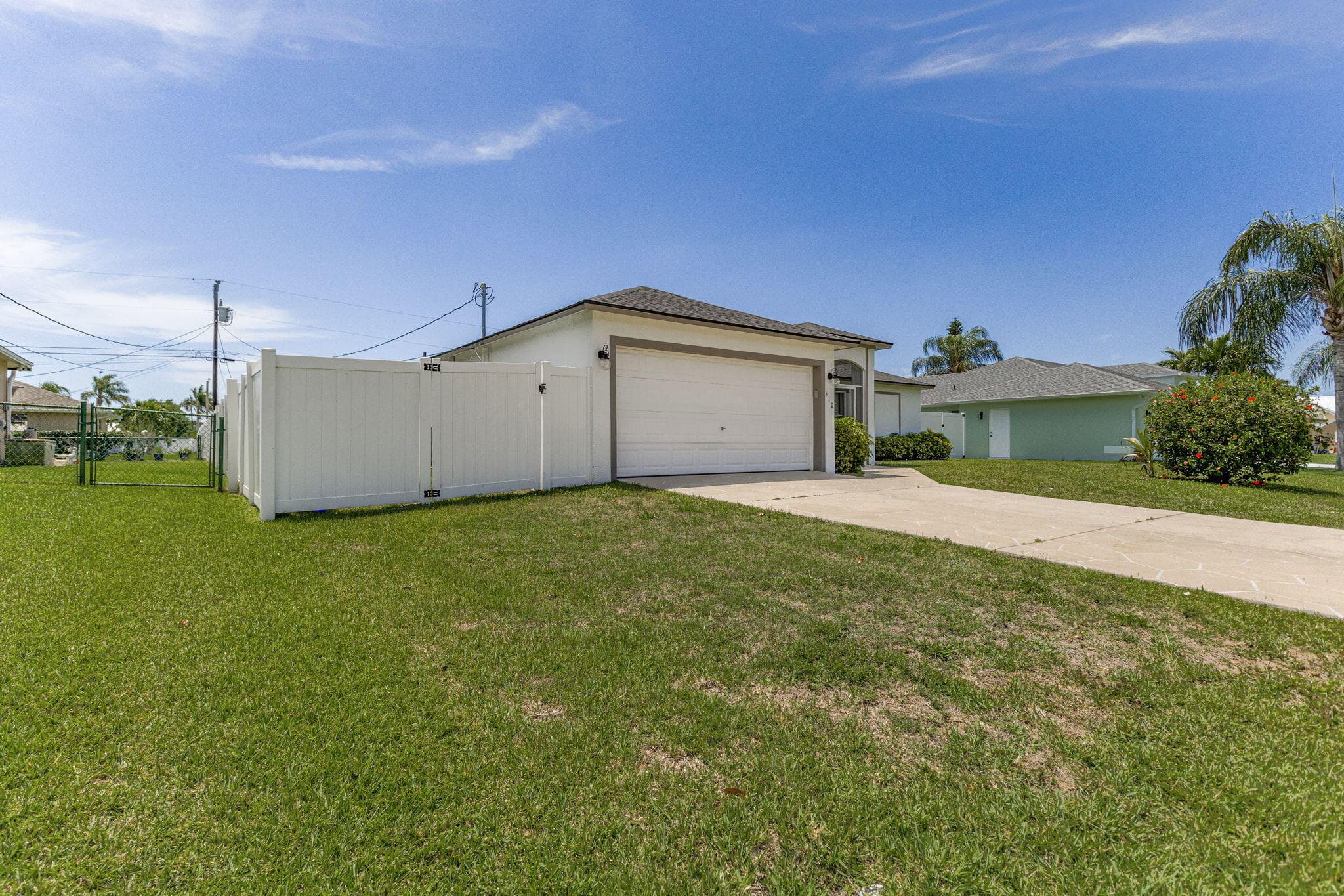 610 SE 21st Lane, Cape Coral, FL 33990 — photo 9 of 38