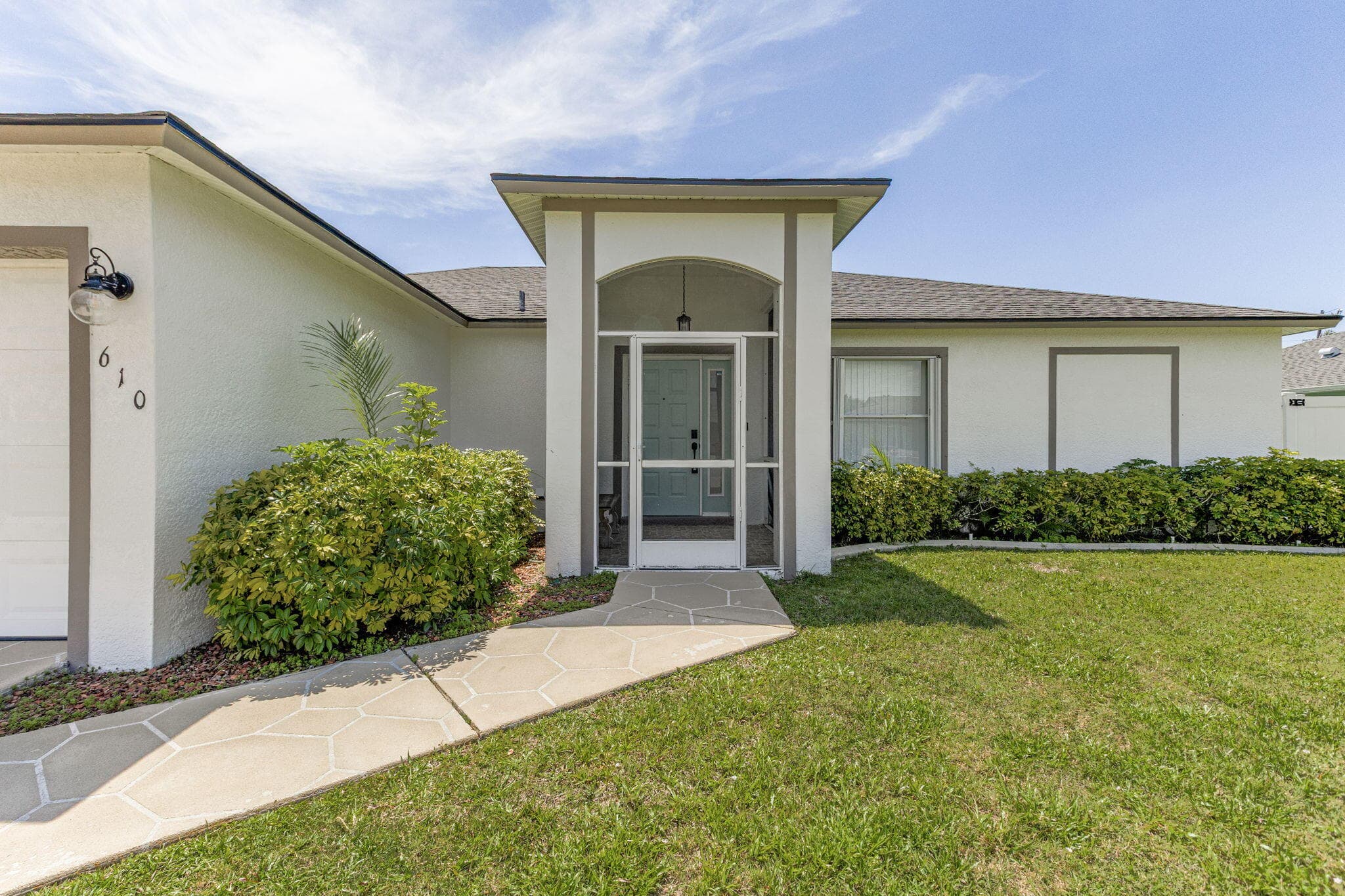 610 SE 21st Lane, Cape Coral, FL 33990 — photo 10 of 38