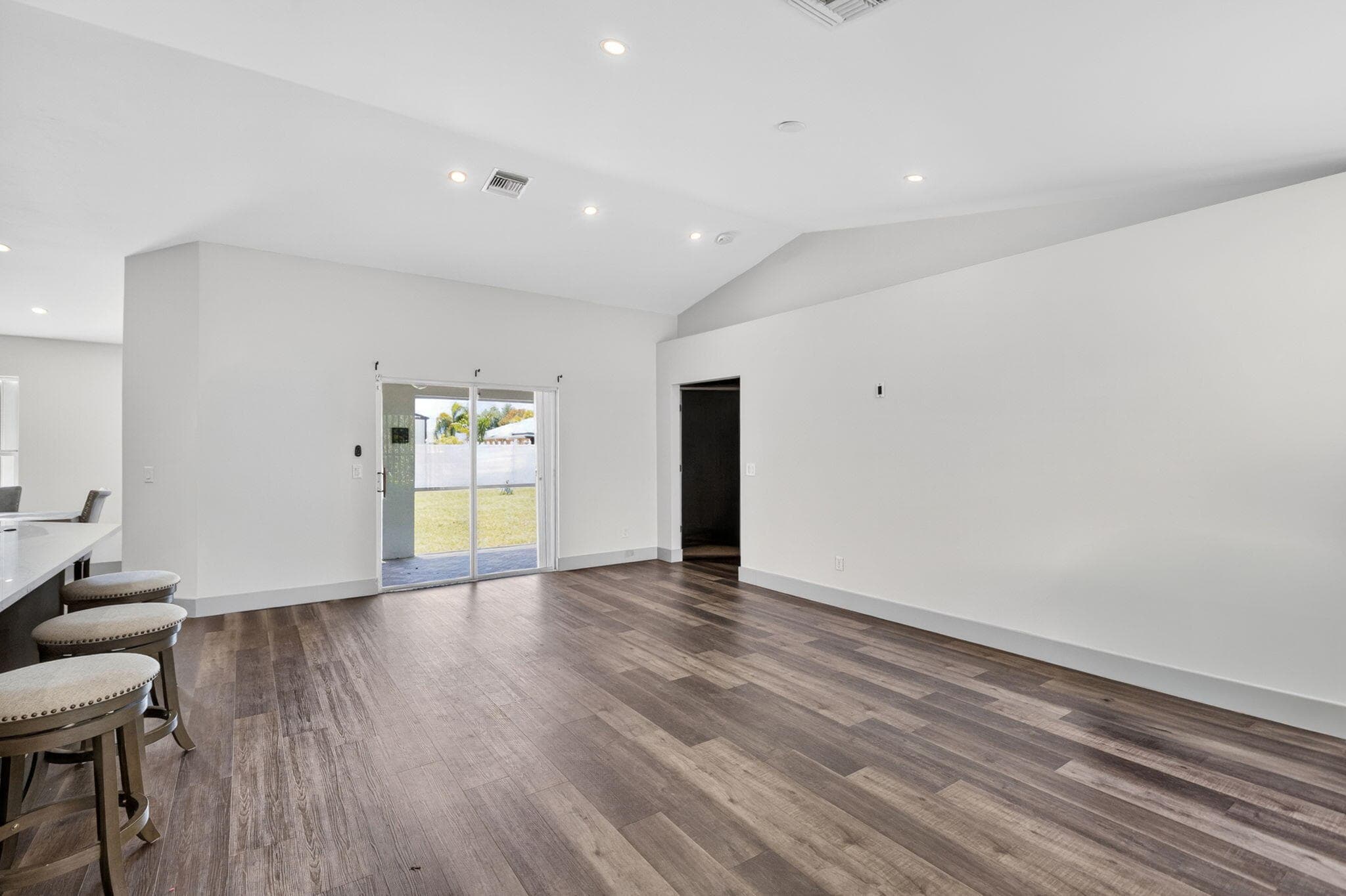 610 SE 21st Lane, Cape Coral, FL 33990 — photo 12 of 38