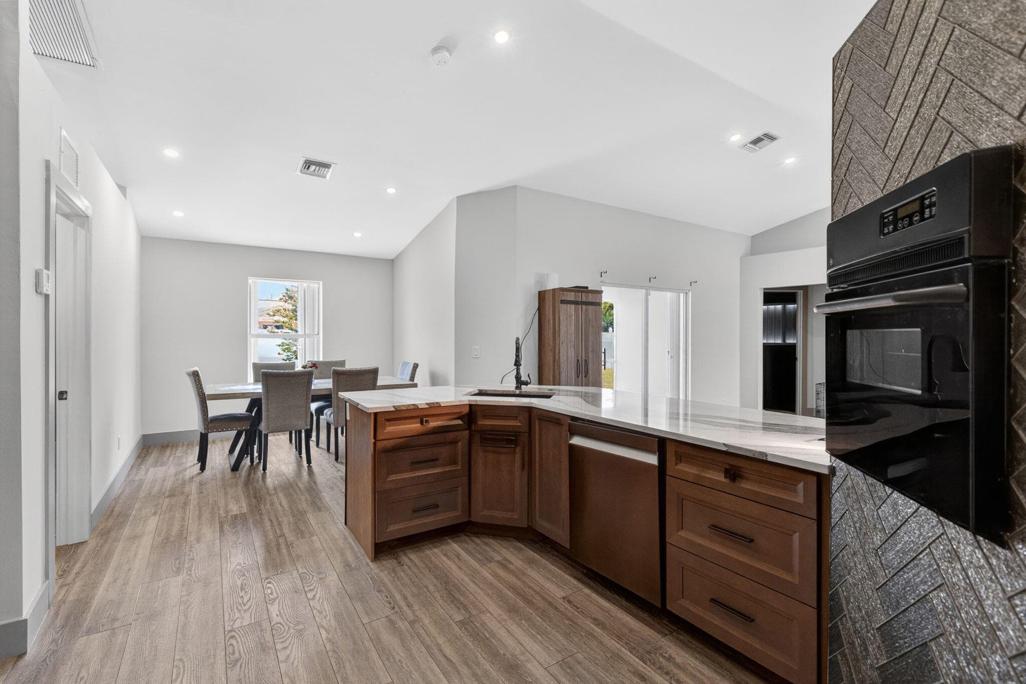610 SE 21st Lane, Cape Coral, FL 33990 — photo 16 of 38