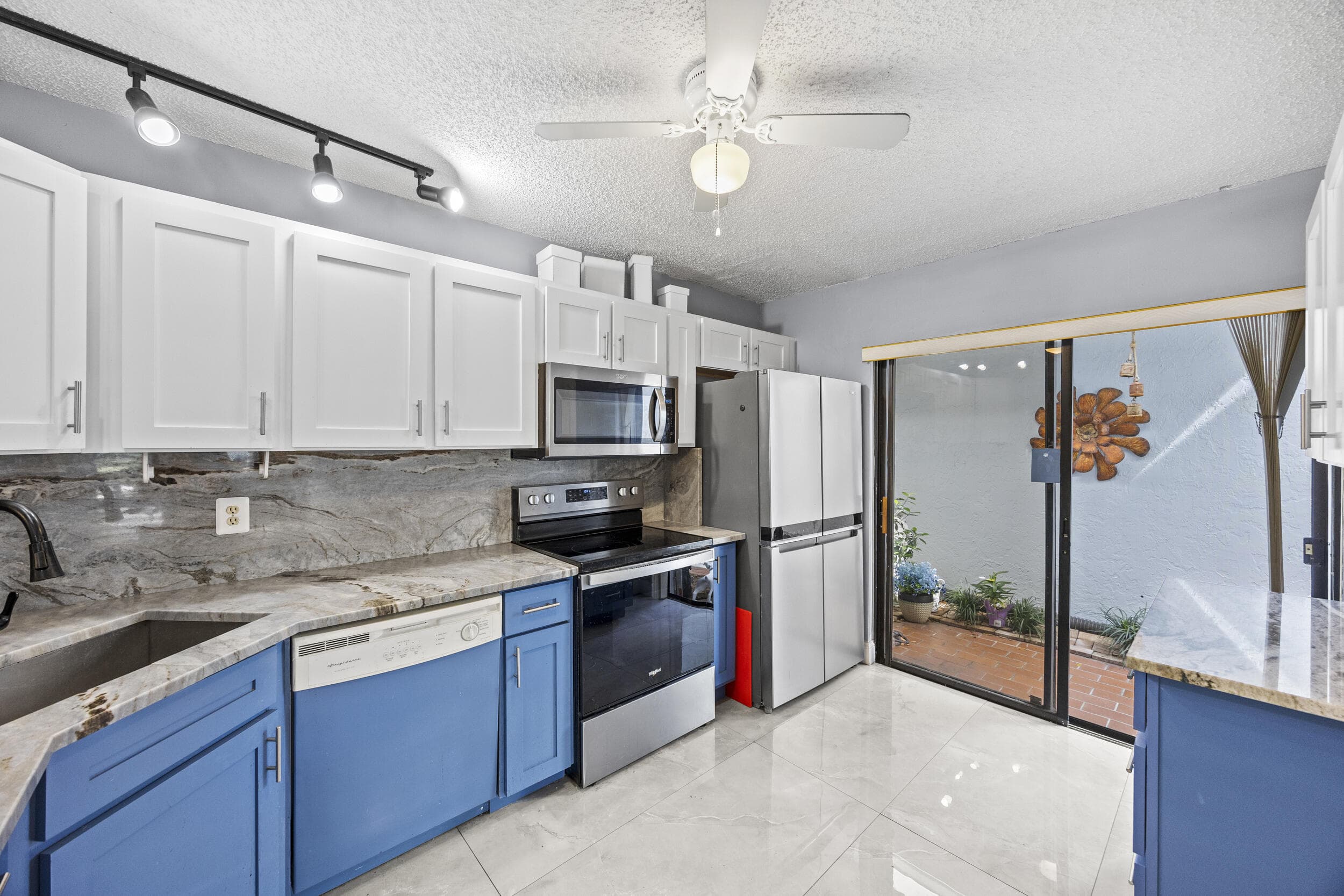 2640 Gately Drive W 1601, West Palm Beach, FL 33415 — photo 9 of 53