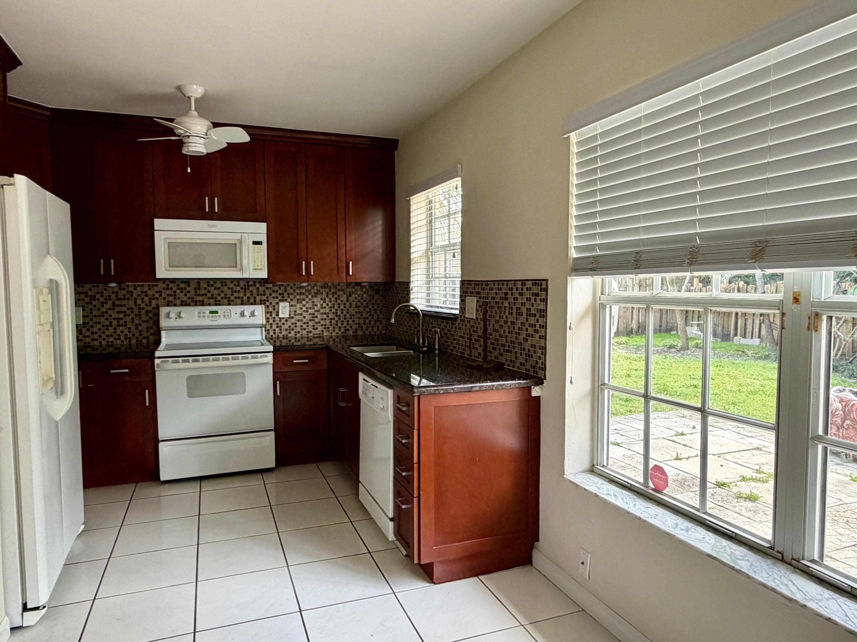1412 NE 14th Place, Fort Lauderdale, FL 33304 — photo 3 of 24