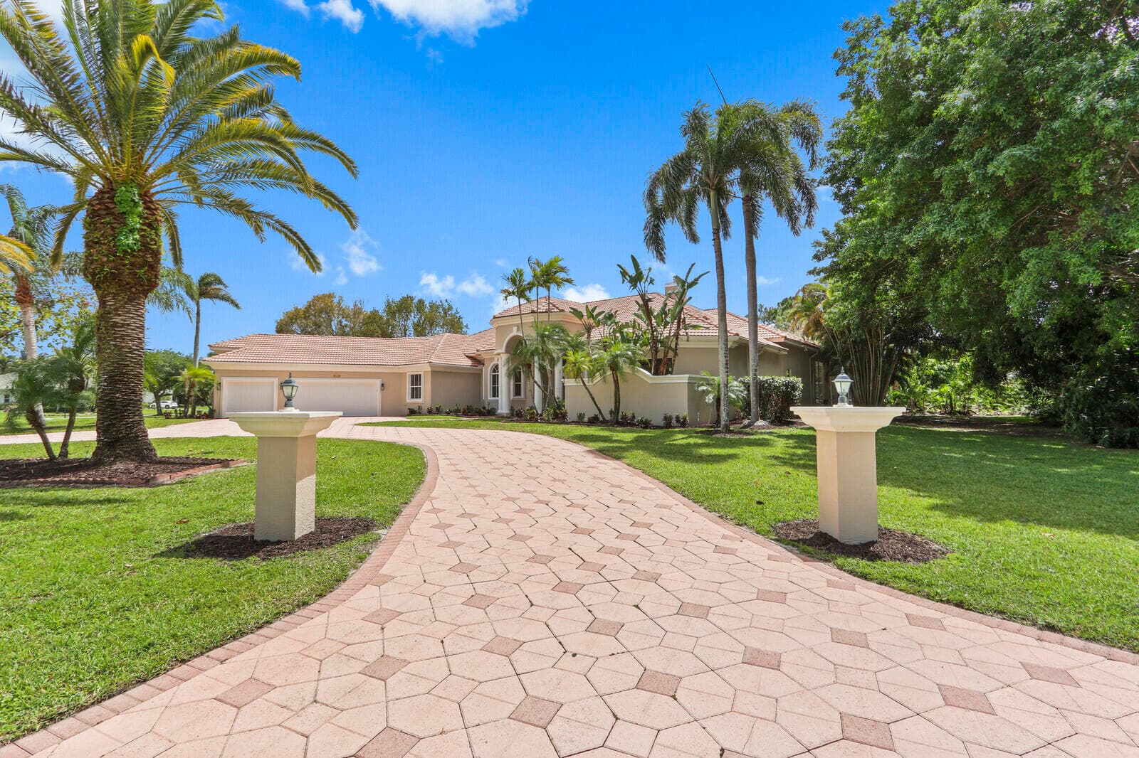 8280 Woodsmuir Drive, Palm Beach Gardens, FL 33412 — photo 1 of 87