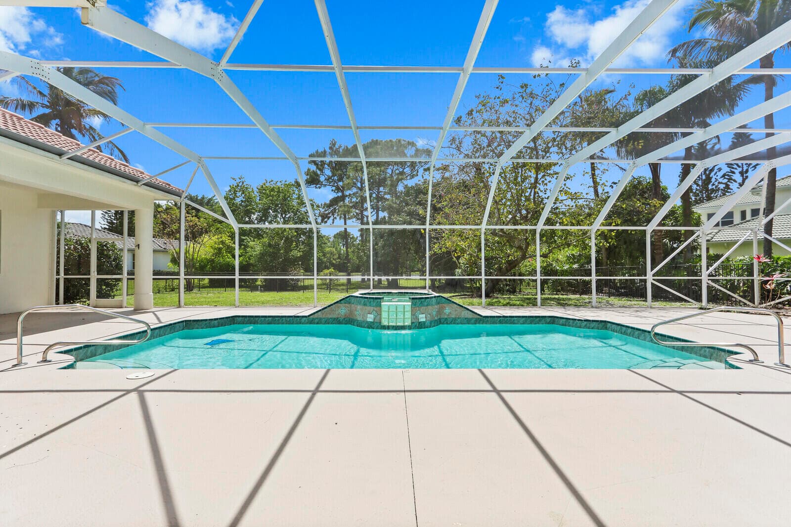 8280 Woodsmuir Drive, Palm Beach Gardens, FL 33412 — photo 10 of 87