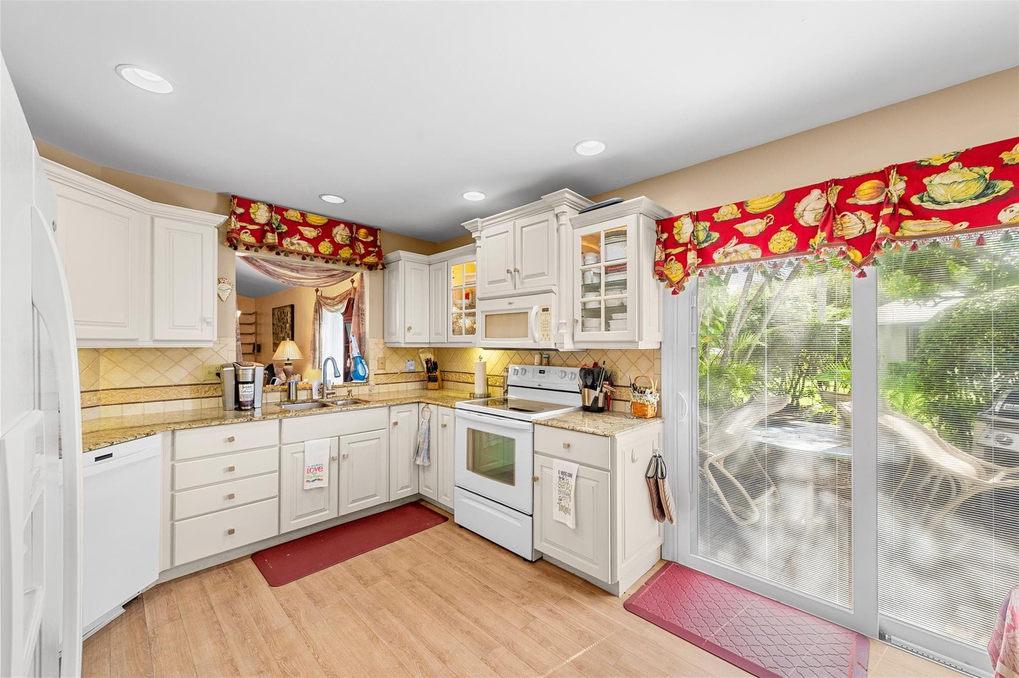 6809 SE Yorktown Drive, Hobe Sound, FL 33455 — photo 6 of 31