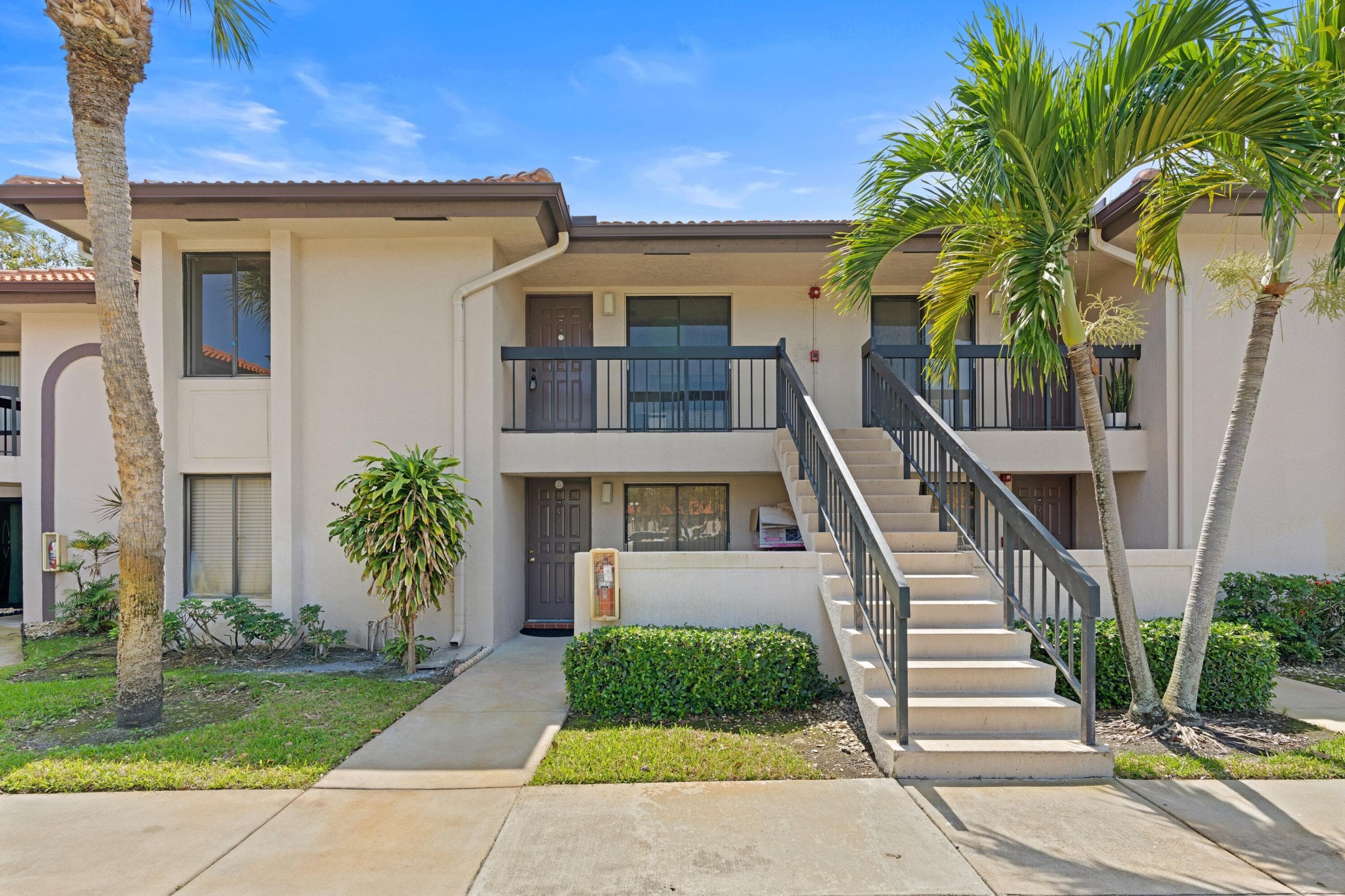 350 Club Circle 208, Boca Raton, FL 33487 — photo 2 of 15