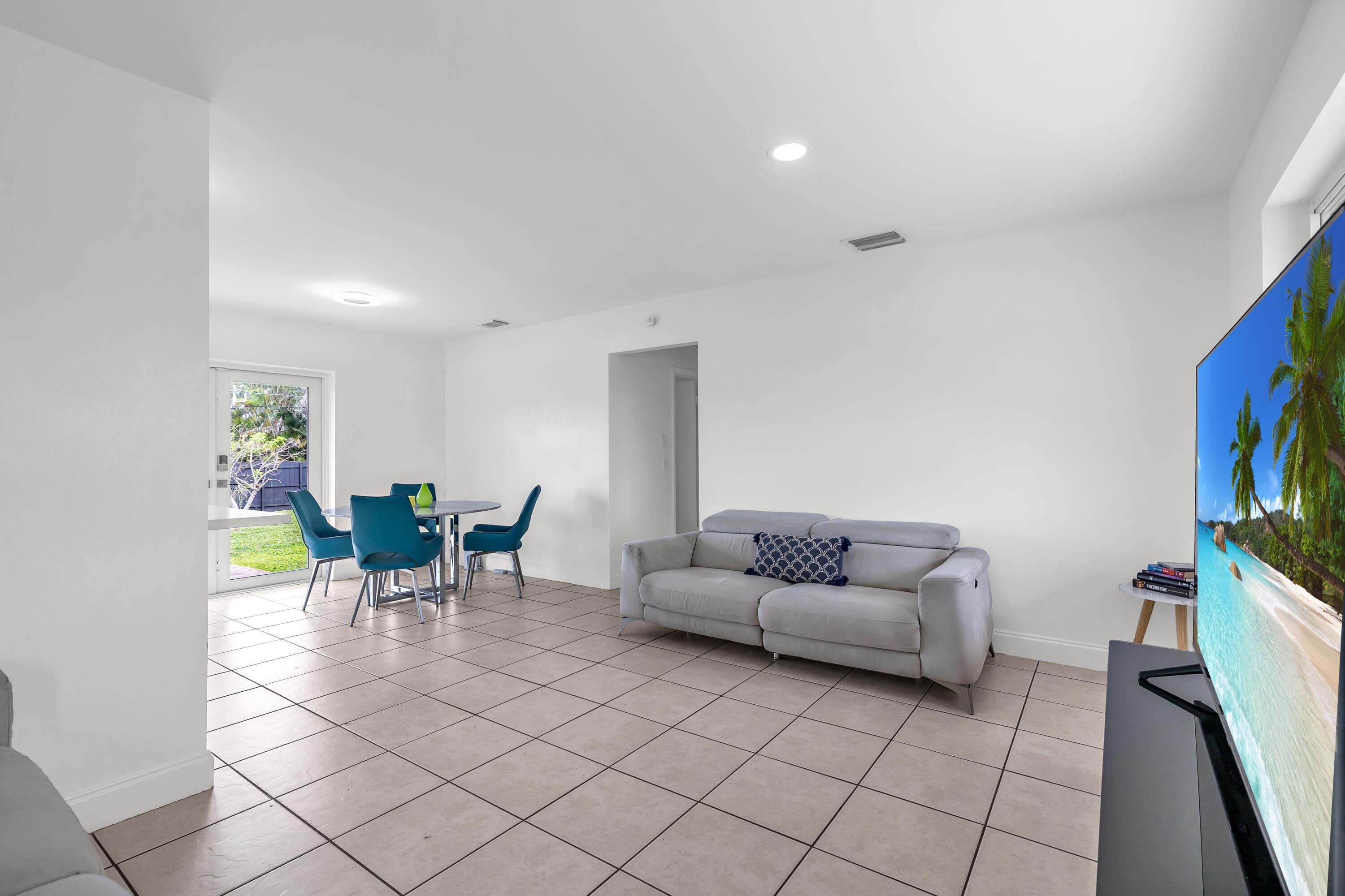 8781 NW 15th Street, Pembroke Pines, FL 33024 — photo 7 of 17