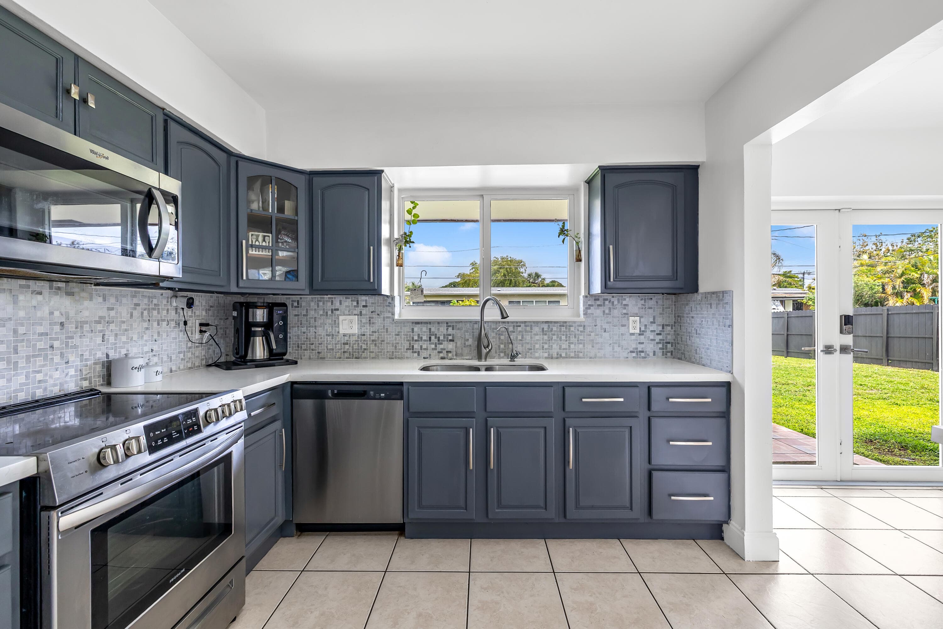 8781 NW 15th Street, Pembroke Pines, FL 33024 — photo 6 of 17