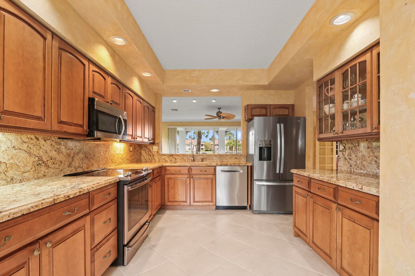 301 S Ryder Cup Cir S 301, Palm Beach Gardens, FL 33418 — photo 5 of 32