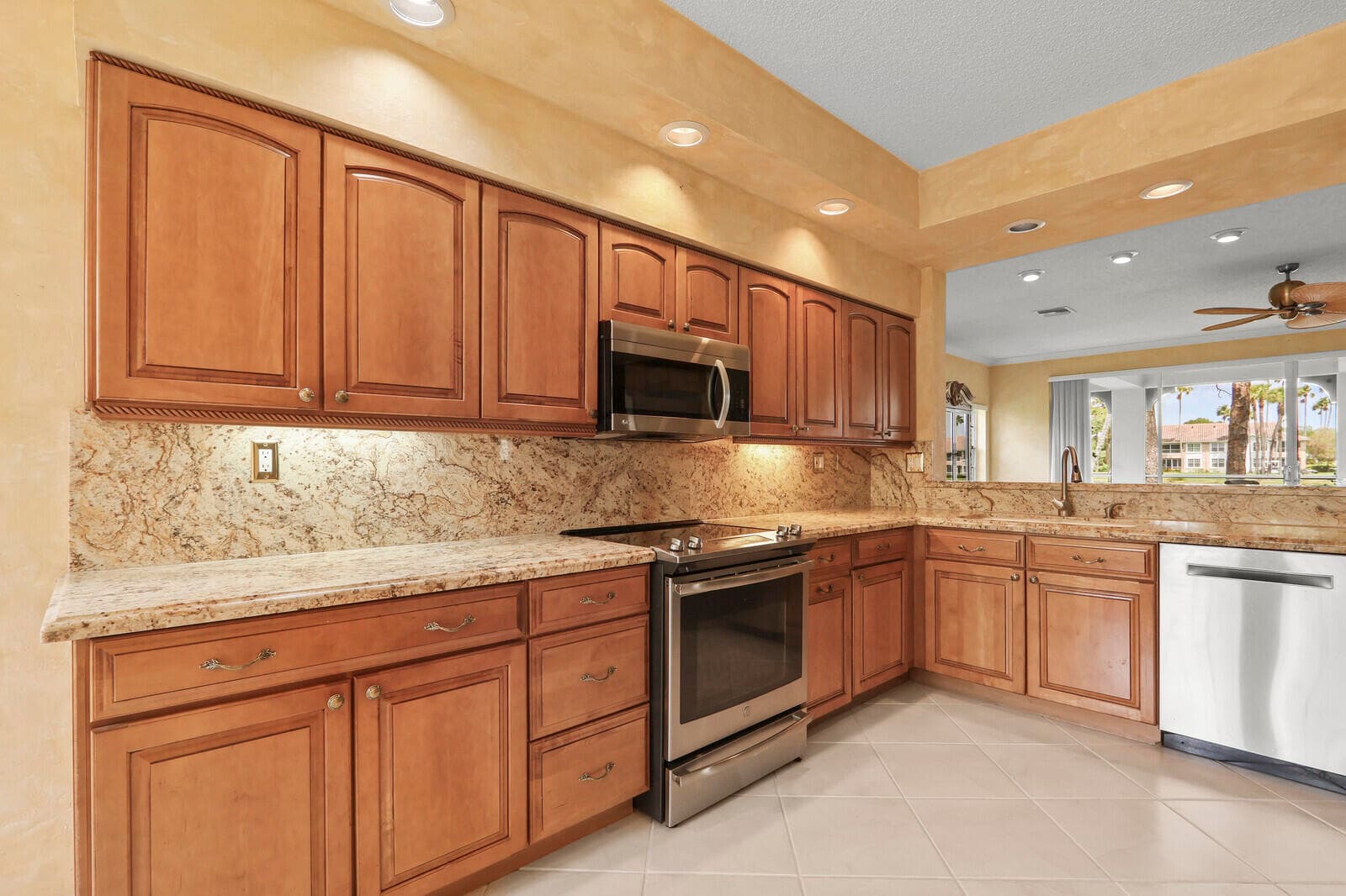 301 S Ryder Cup Cir S 301, Palm Beach Gardens, FL 33418 — photo 6 of 32