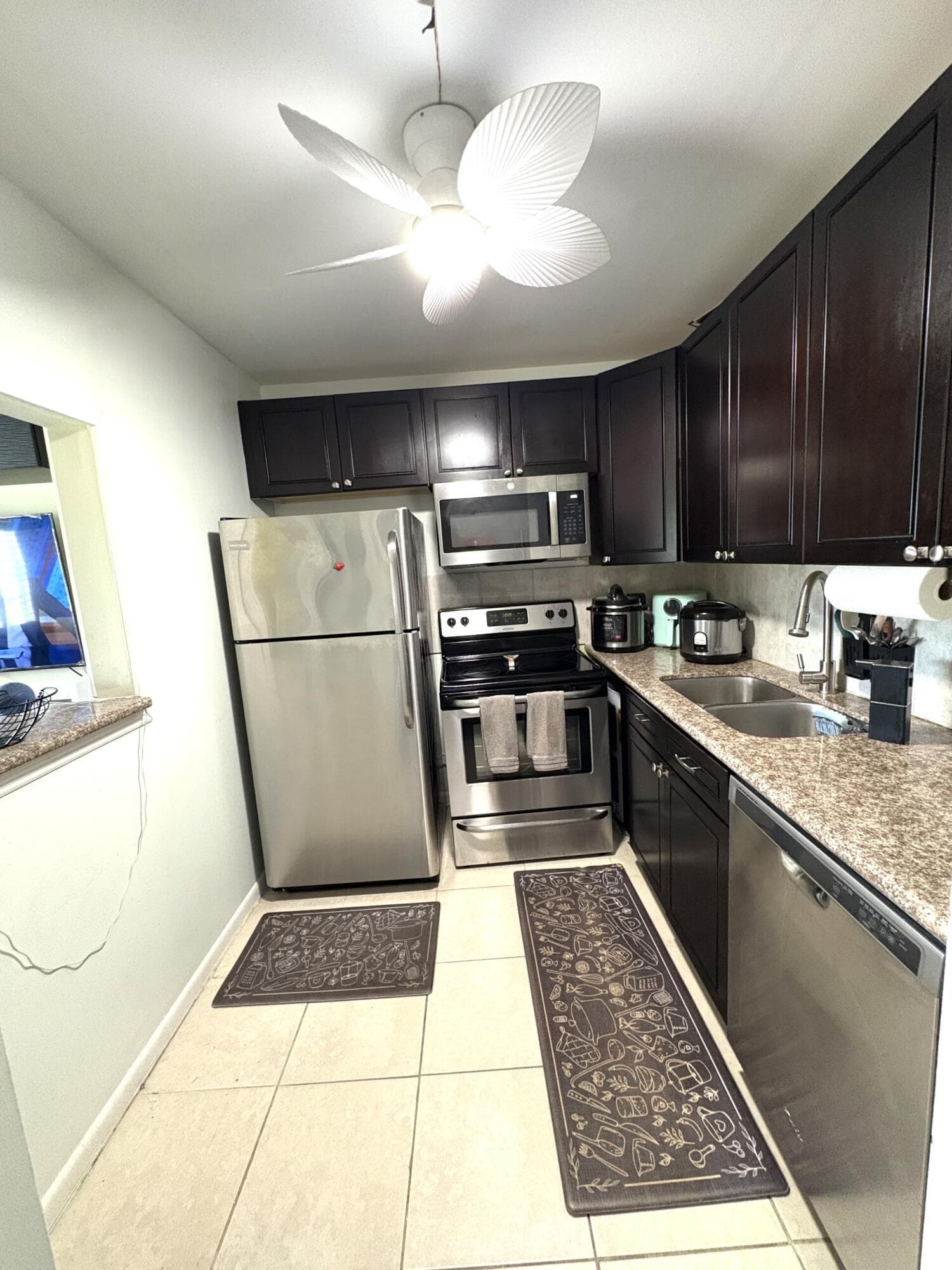 65 Preston B, Boca Raton, FL 33434 — photo 2 of 22