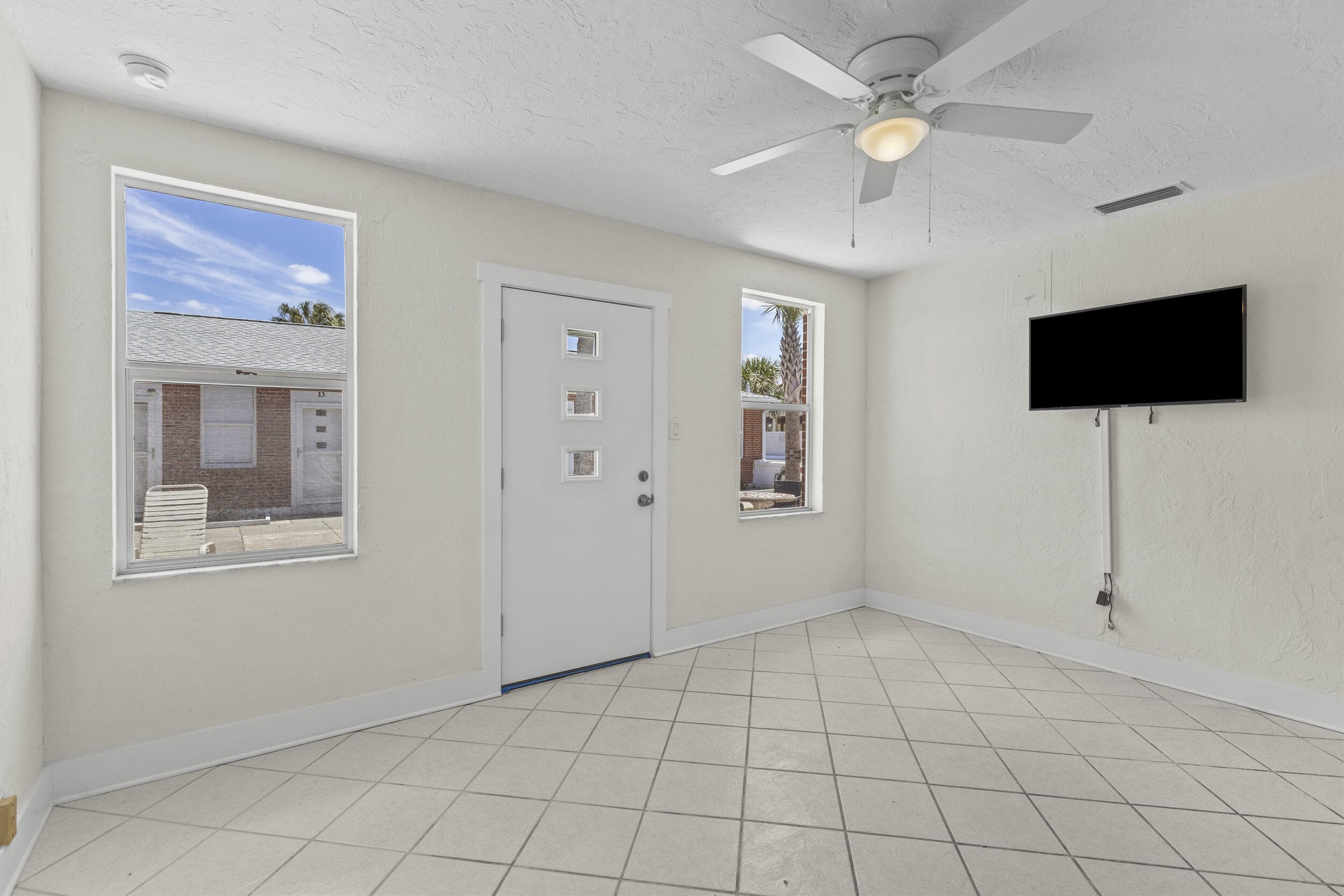 908 Villas Drive 18, Venice, FL 34285 — photo 7 of 44
