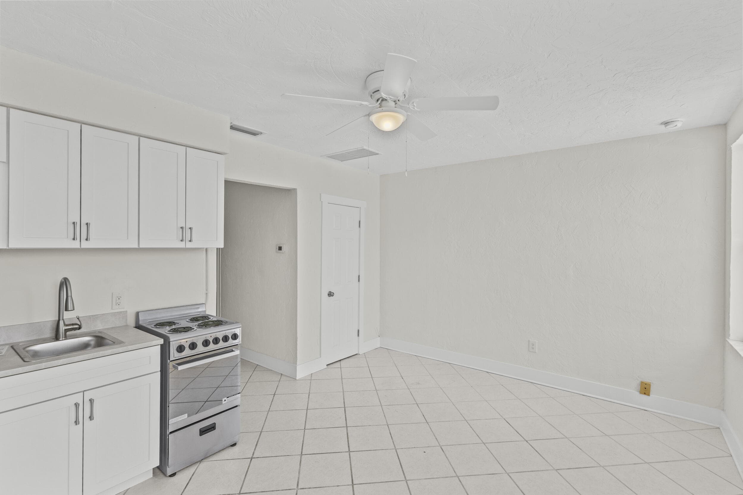 908 Villas Drive 18, Venice, FL 34285 — photo 10 of 44