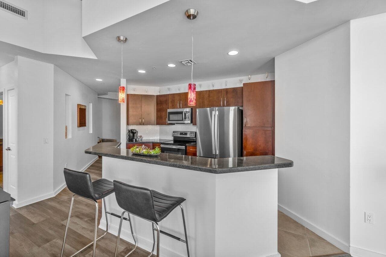 300 S Australian Avenue 1605, West Palm Beach, FL 33401 — photo 6 of 37