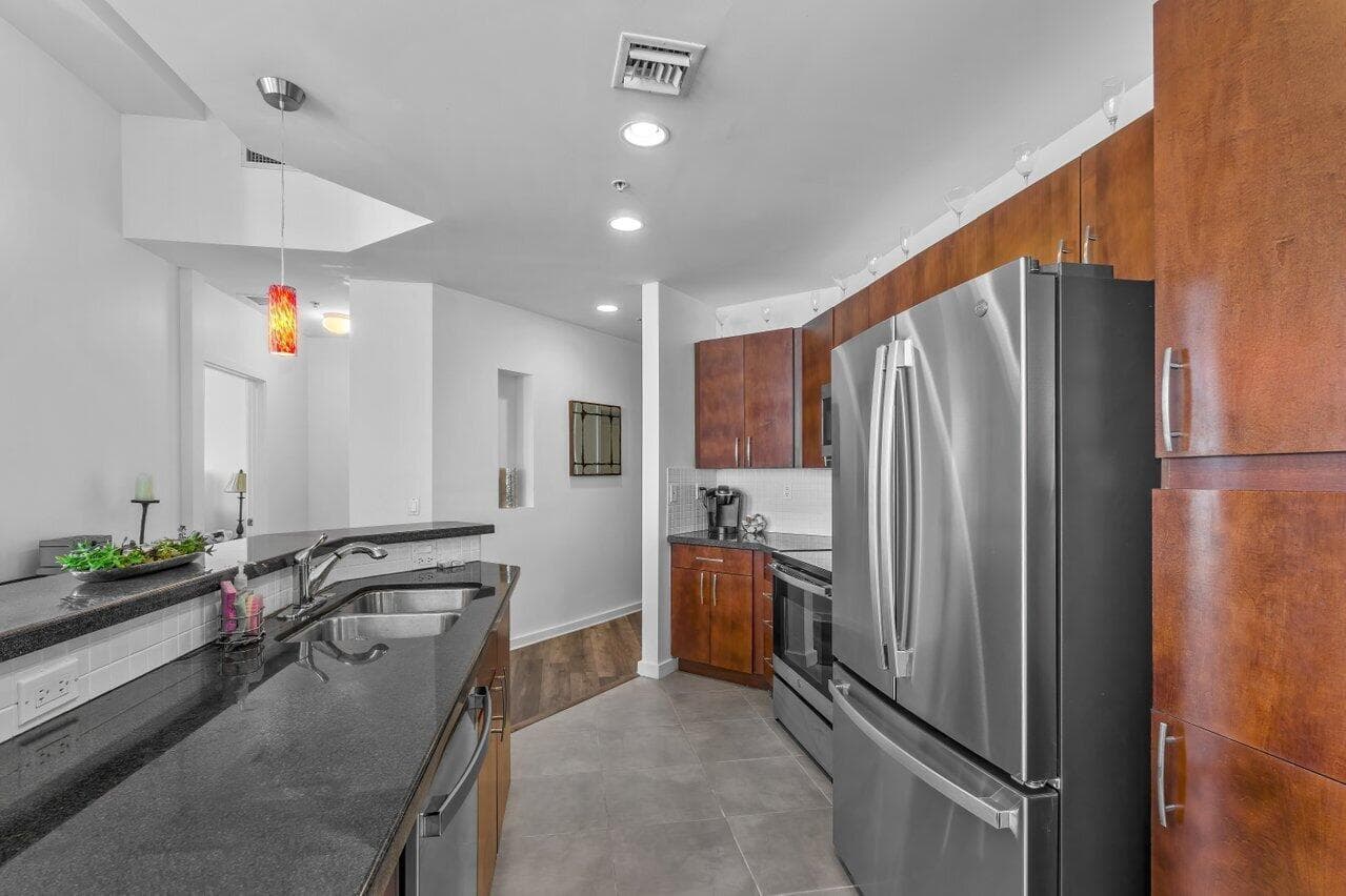 300 S Australian Avenue 1605, West Palm Beach, FL 33401 — photo 7 of 37