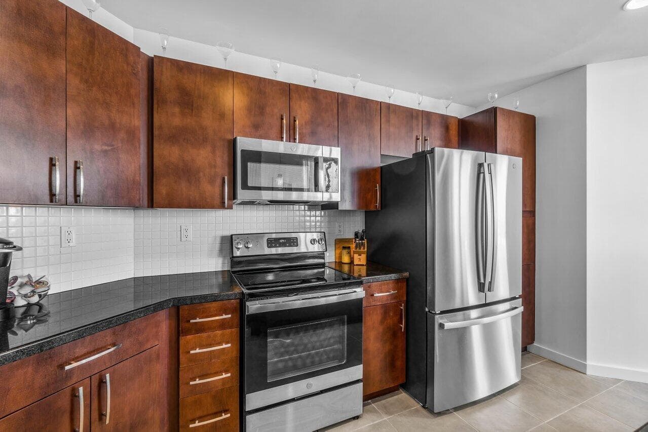300 S Australian Avenue 1605, West Palm Beach, FL 33401 — photo 8 of 37