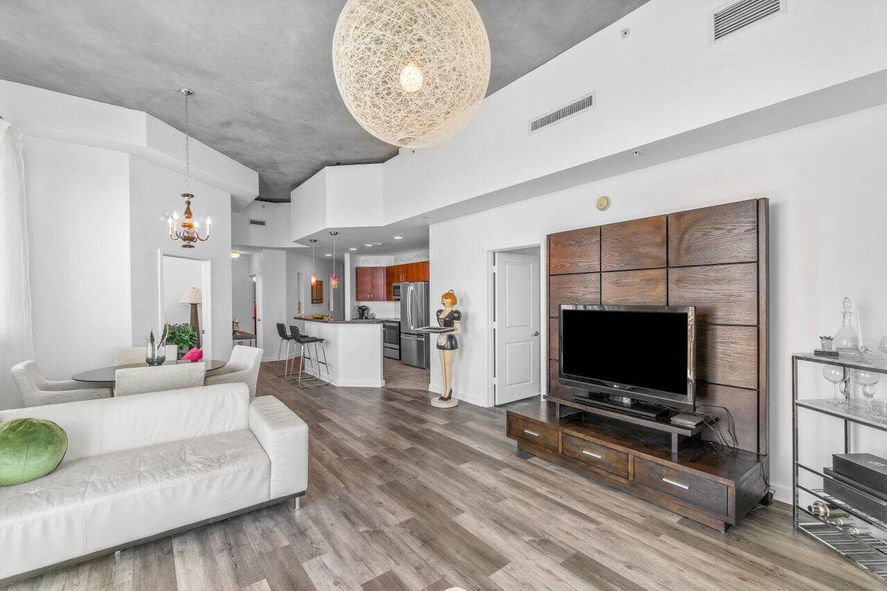 300 S Australian Avenue 1605, West Palm Beach, FL 33401 — photo 12 of 37