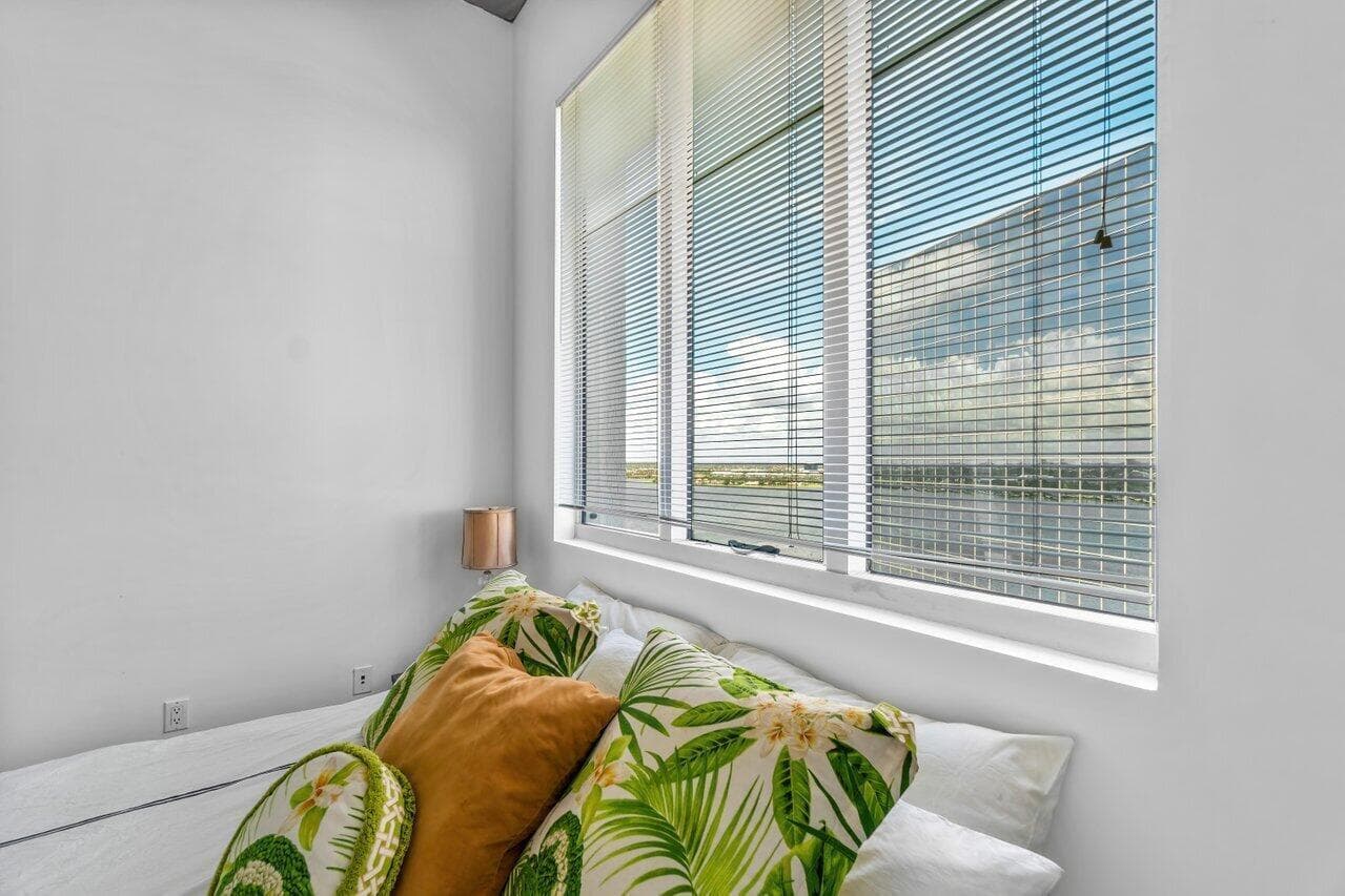 300 S Australian Avenue 1605, West Palm Beach, FL 33401 — photo 15 of 37
