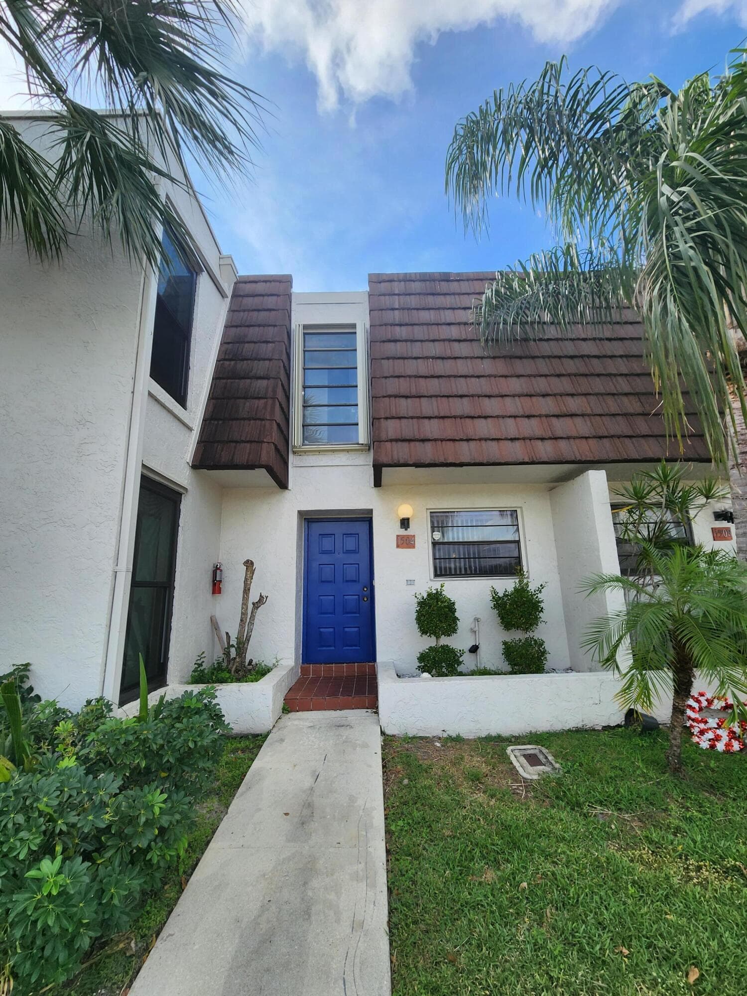 1504 NW 89th Terrace 1504, Pembroke Pines, FL 33024 — photo 1 of 31