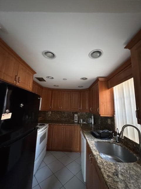 107 Flanders, Delray Beach, FL 33484 — photo 7 of 30