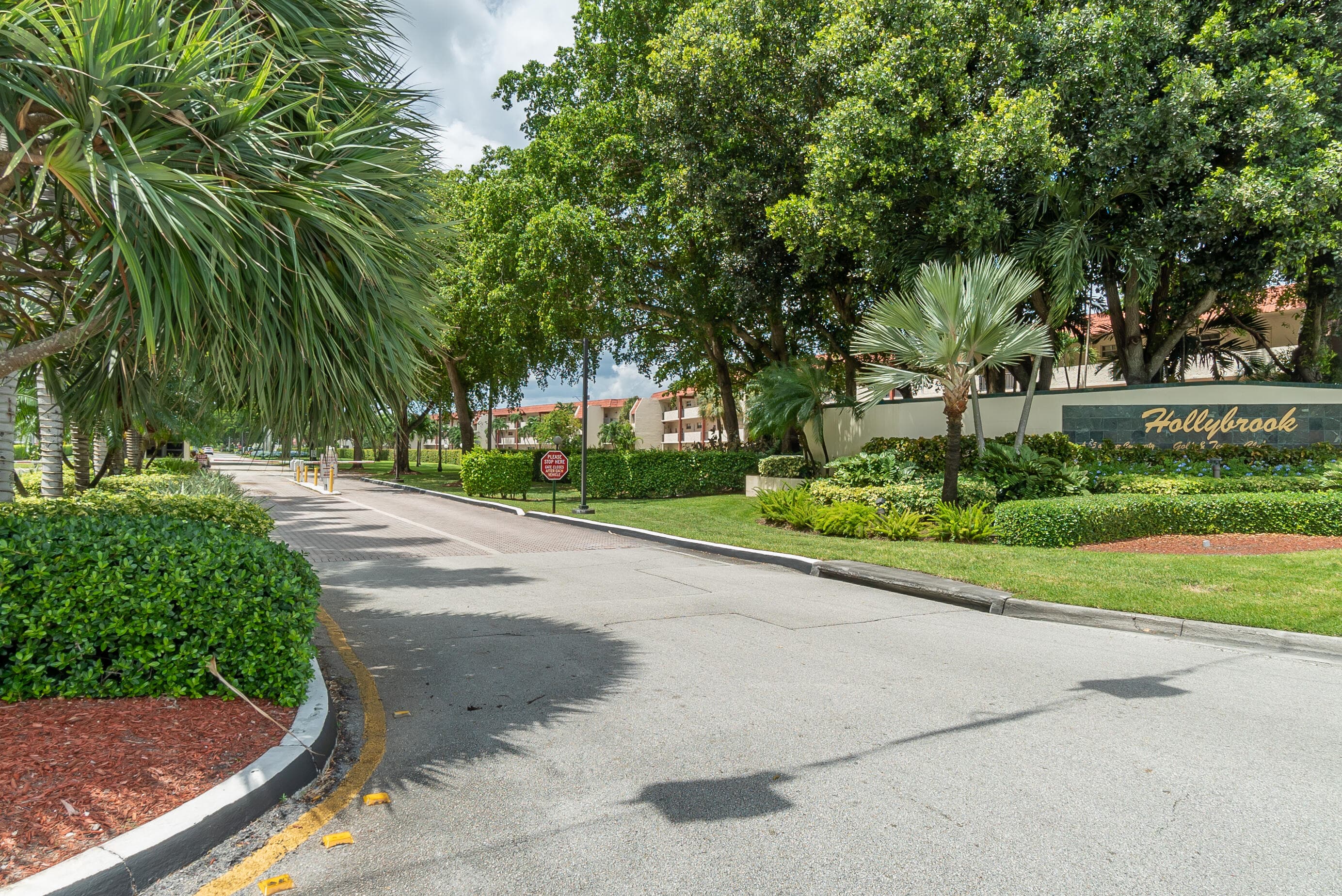 8940 S Hollybrook Boulevard 208, Pembroke Pines, FL 33025 — photo 49 of 50